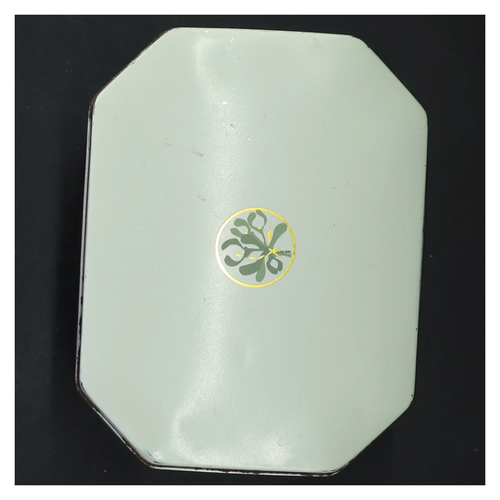 Dekoreret opbevaringsdåse (str. 8x15x12 cm)