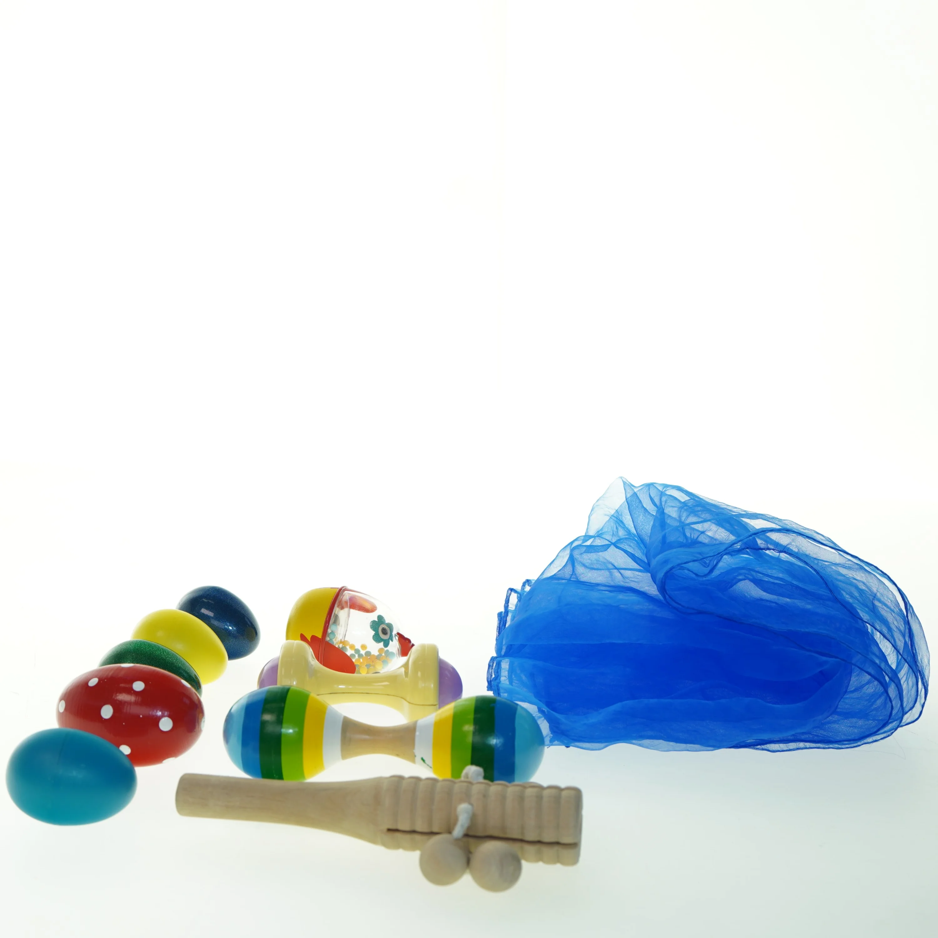 Musiksæt med rytmeinstrumenter fra Polarn O. Pyret (str. 25 x. 17 cm)