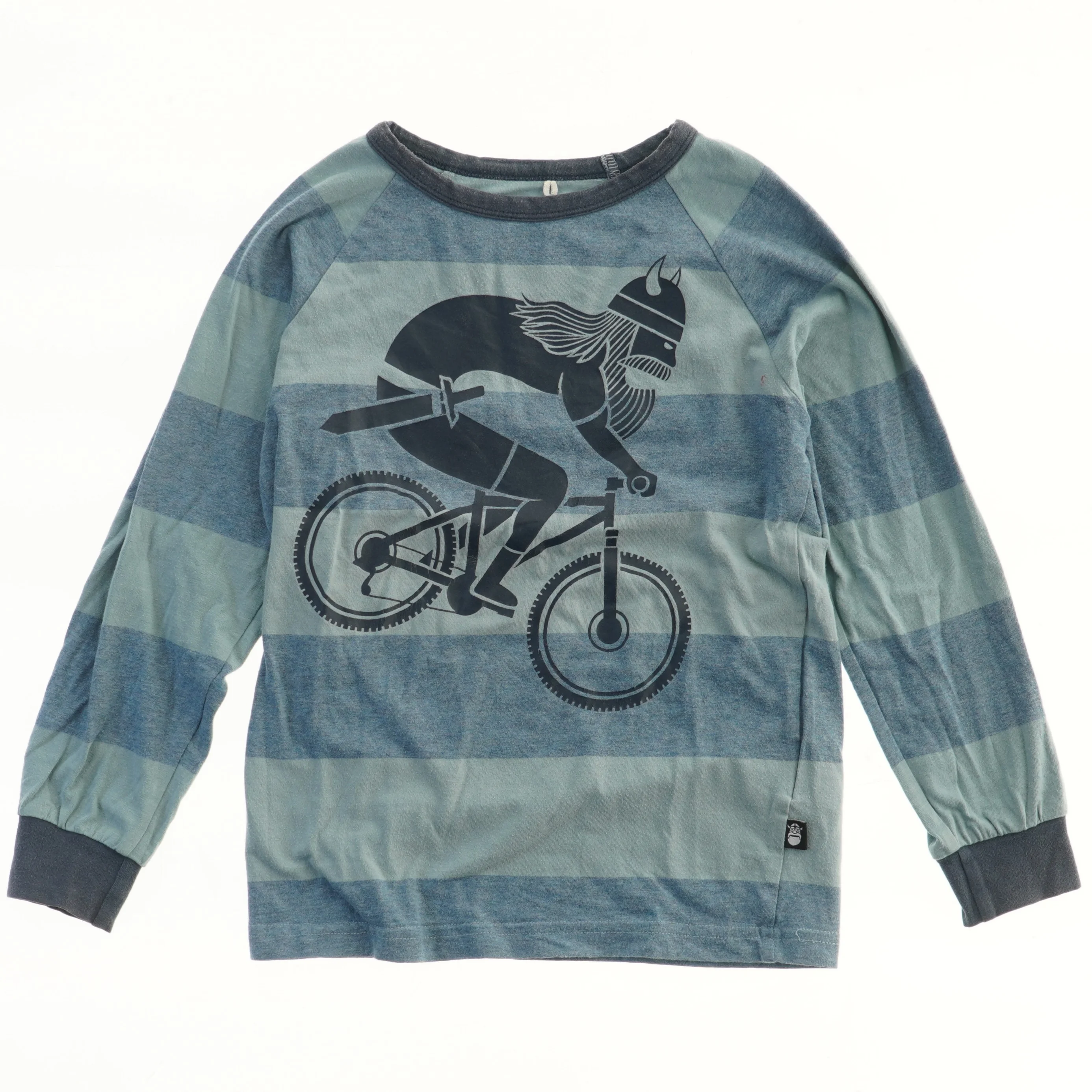 Langærmet trøje med vikingemotiv fra Danefæ (str. 110)