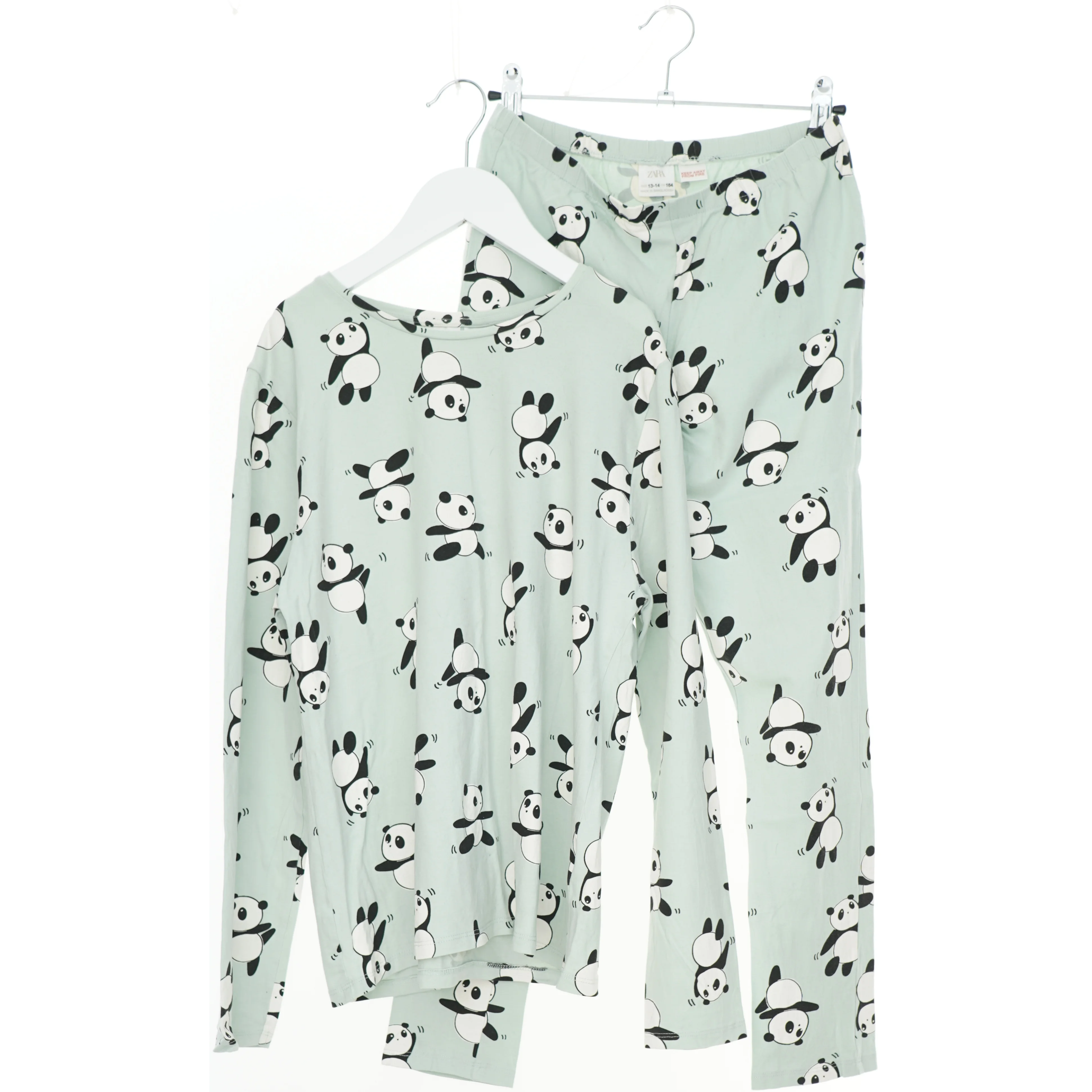 Nattøj med panda mønster fra Zara (str. 164)