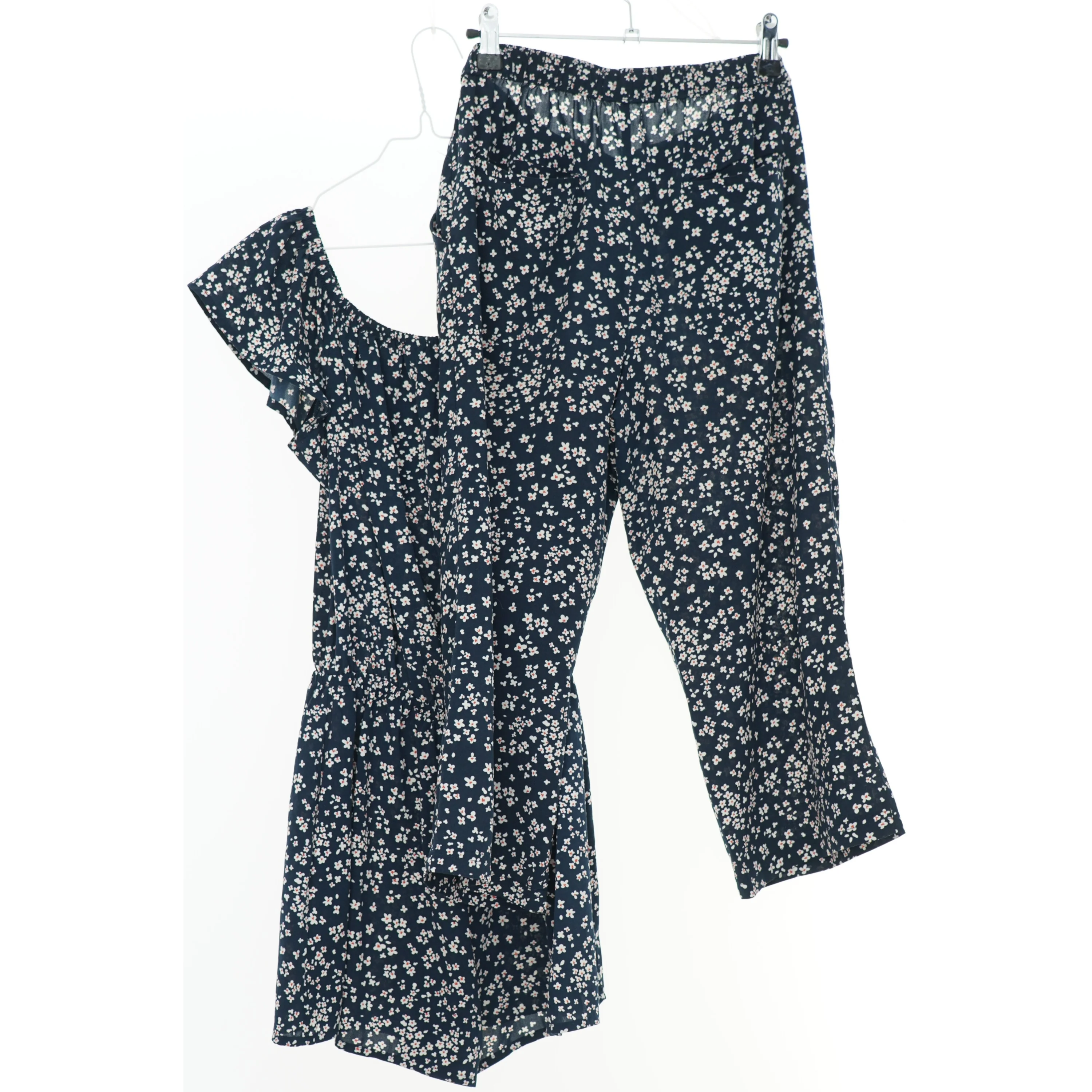 Blomstret buksedragt fra Name It (str. 146)