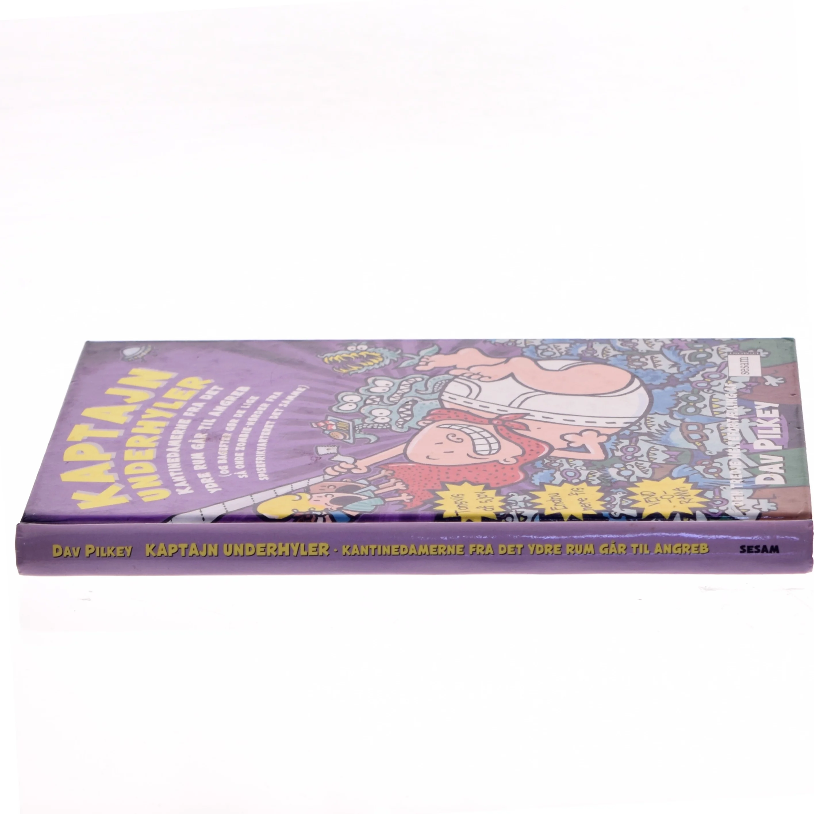 Kaptajn Underhyler - kantinedamerne fra det ydre rum går til angreb : (og bagefter gør de lige så onde zombienørder fra spisefrikvarteret det sammme) : den tredje heltefortælling af Dav Pilkey (Bog)