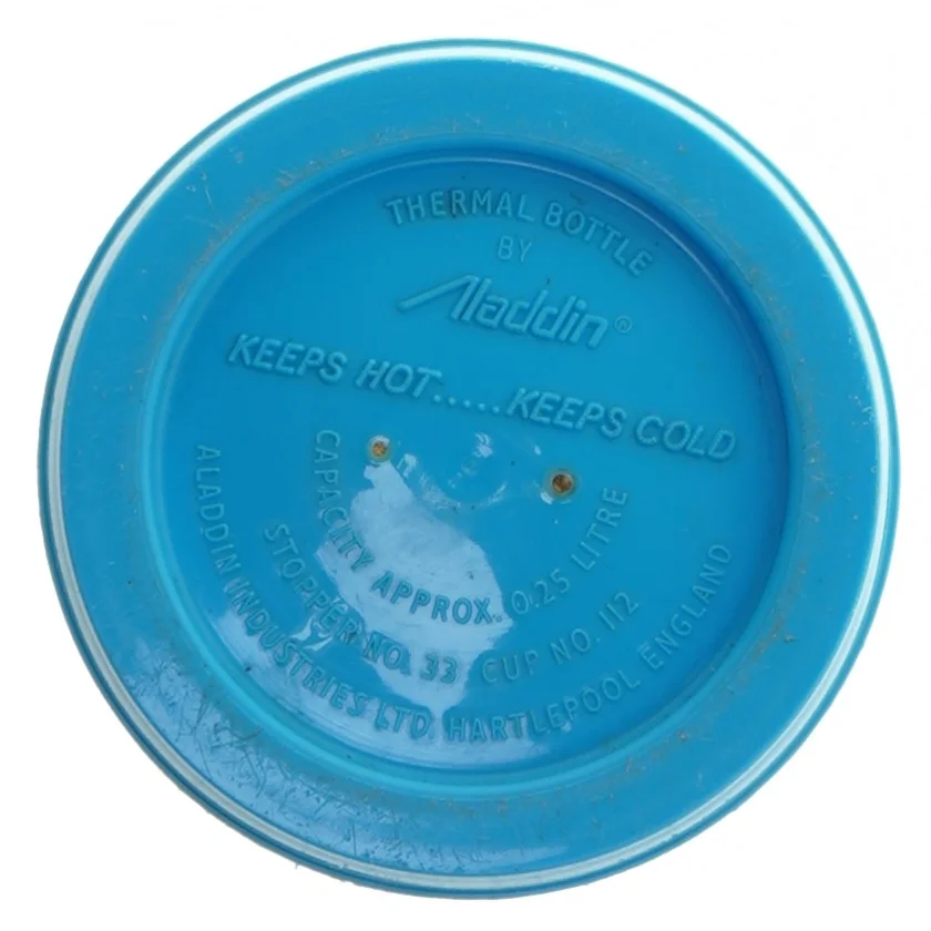 Vintage/retro Holly Hobbie termoflaske fra Aladdin (str. Ø. 7,5 cm. længde. 16,5 cm)