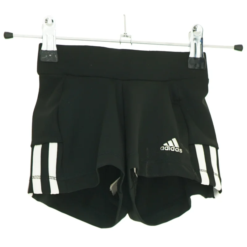 Nye og ubrugte Shorts fra Adidas (str. 98 cm)