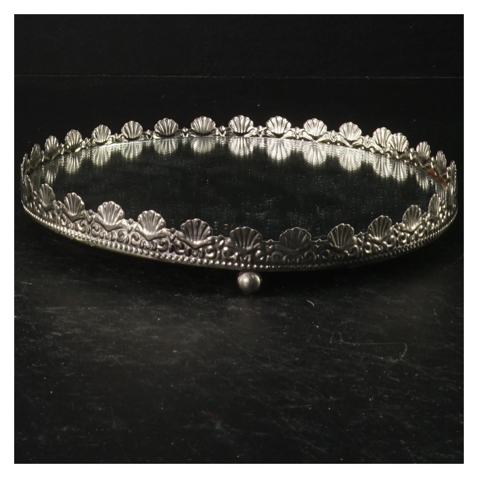 Rundt fad med spejl dekorativ sølvfarvet ramme (str. 19 cm)