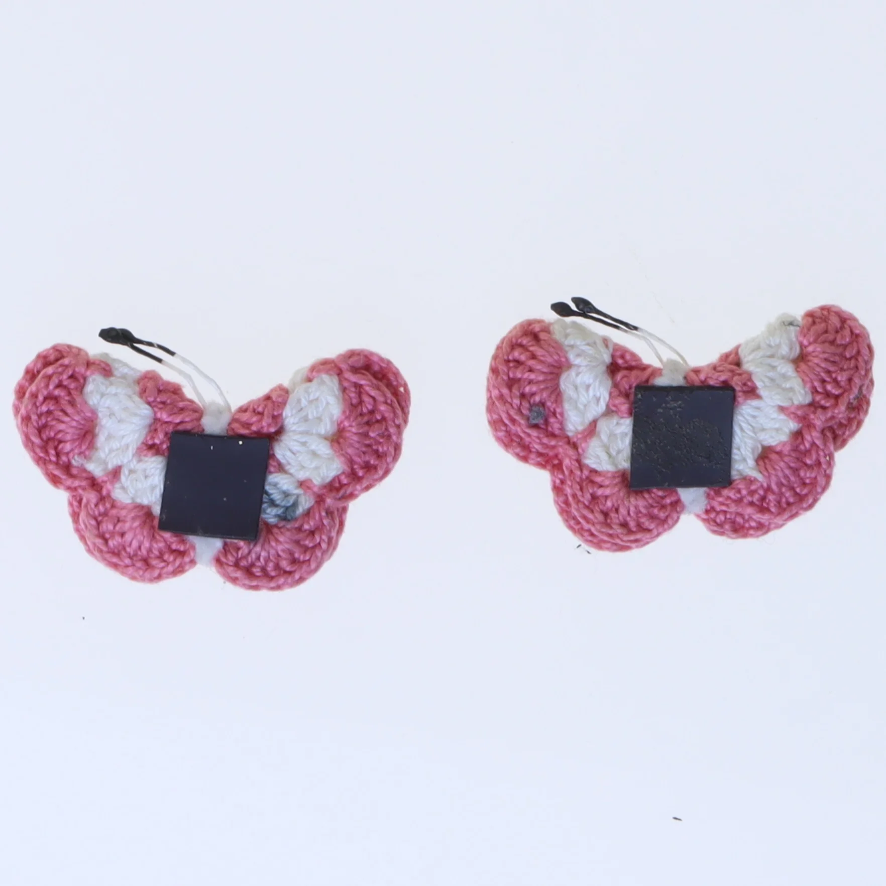 Hæklet sommerfugl magnet (str. 5x3 cm)