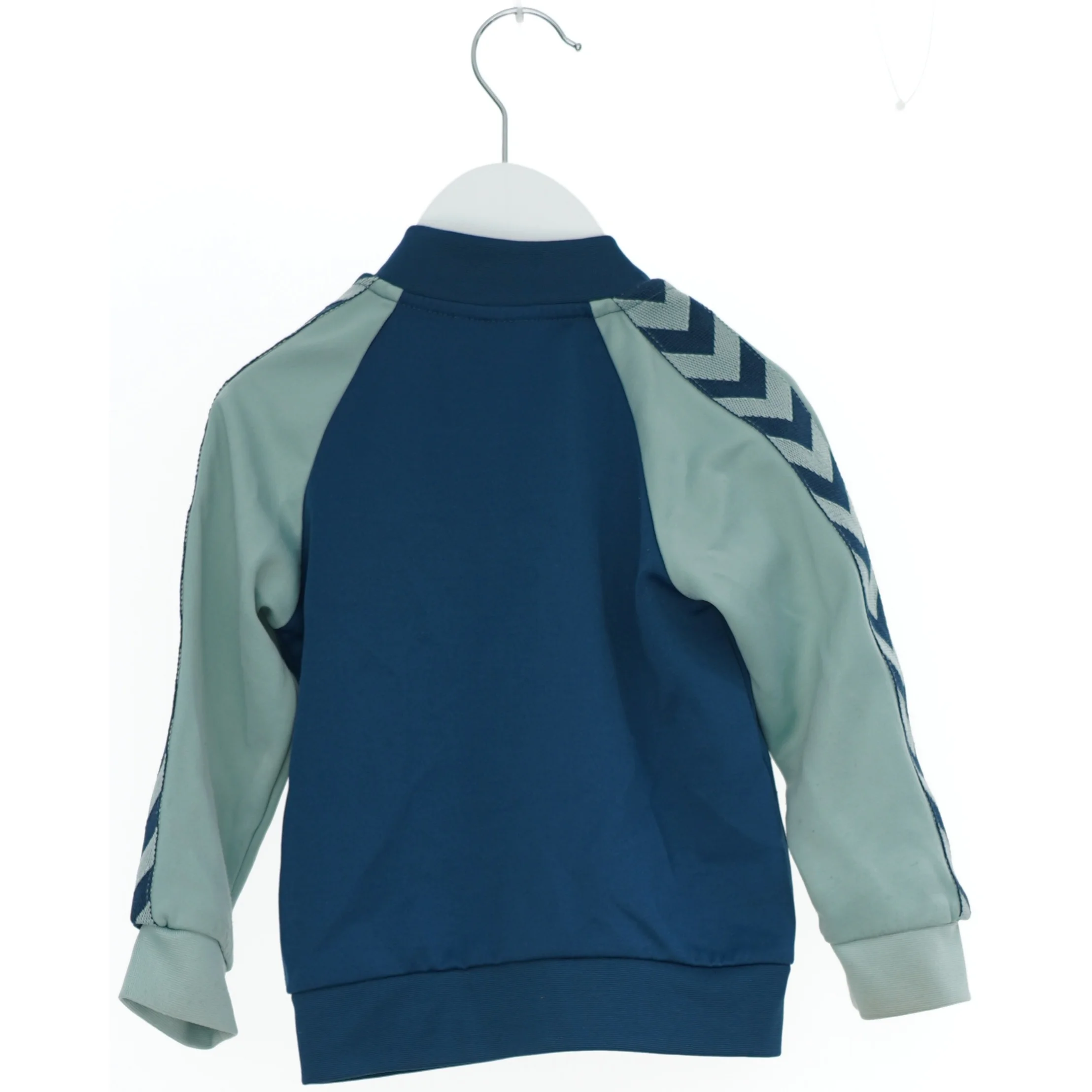 Børnejakke med lynlås fra Hummel (str. 92)