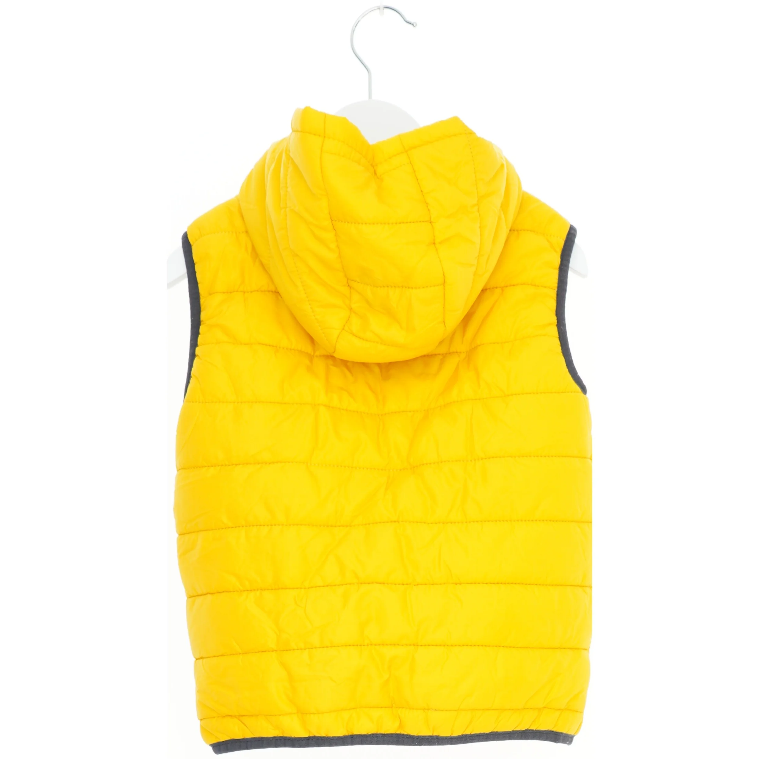 Børnevintervest med hætte fra LC Waikiki  (str. 116)