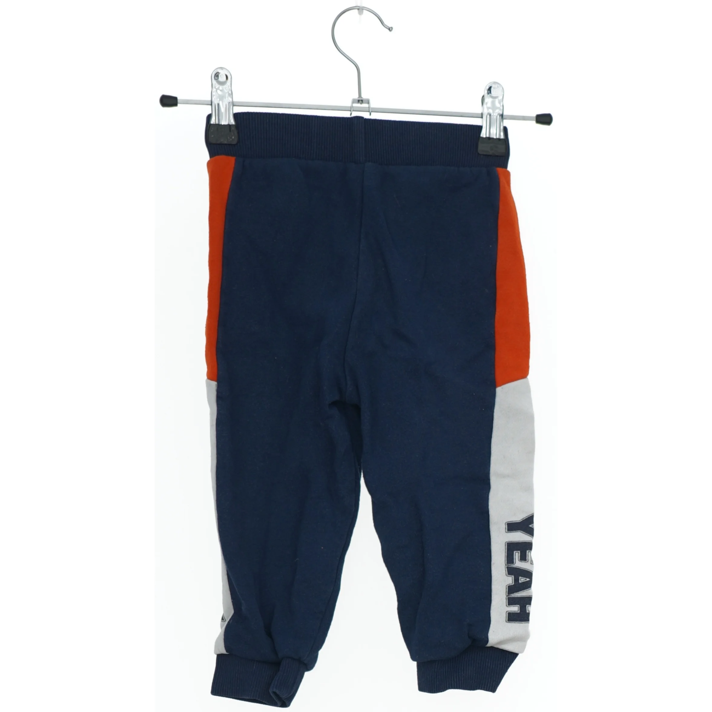 Børnebukser med farverige paneler fra Dopodopo (str. 92)