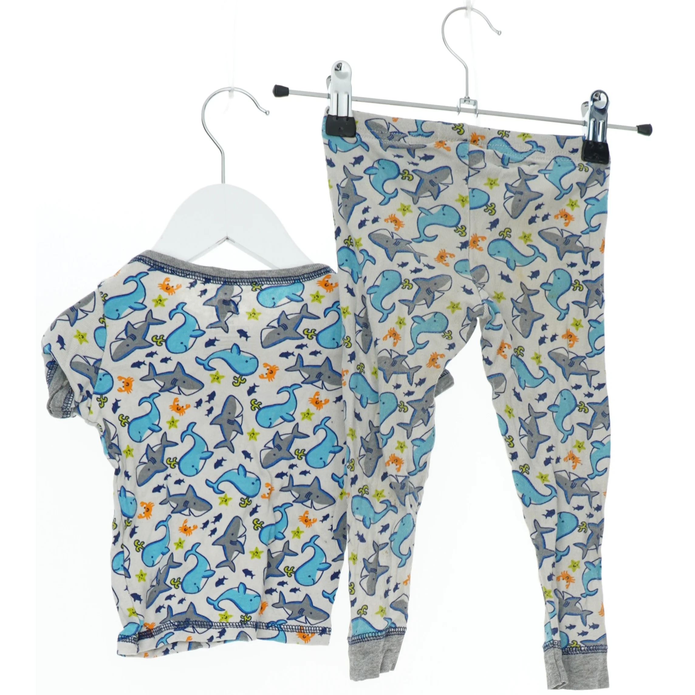 Sæt med T-shirt og leggings med havdyr print fra Only (str. 92)