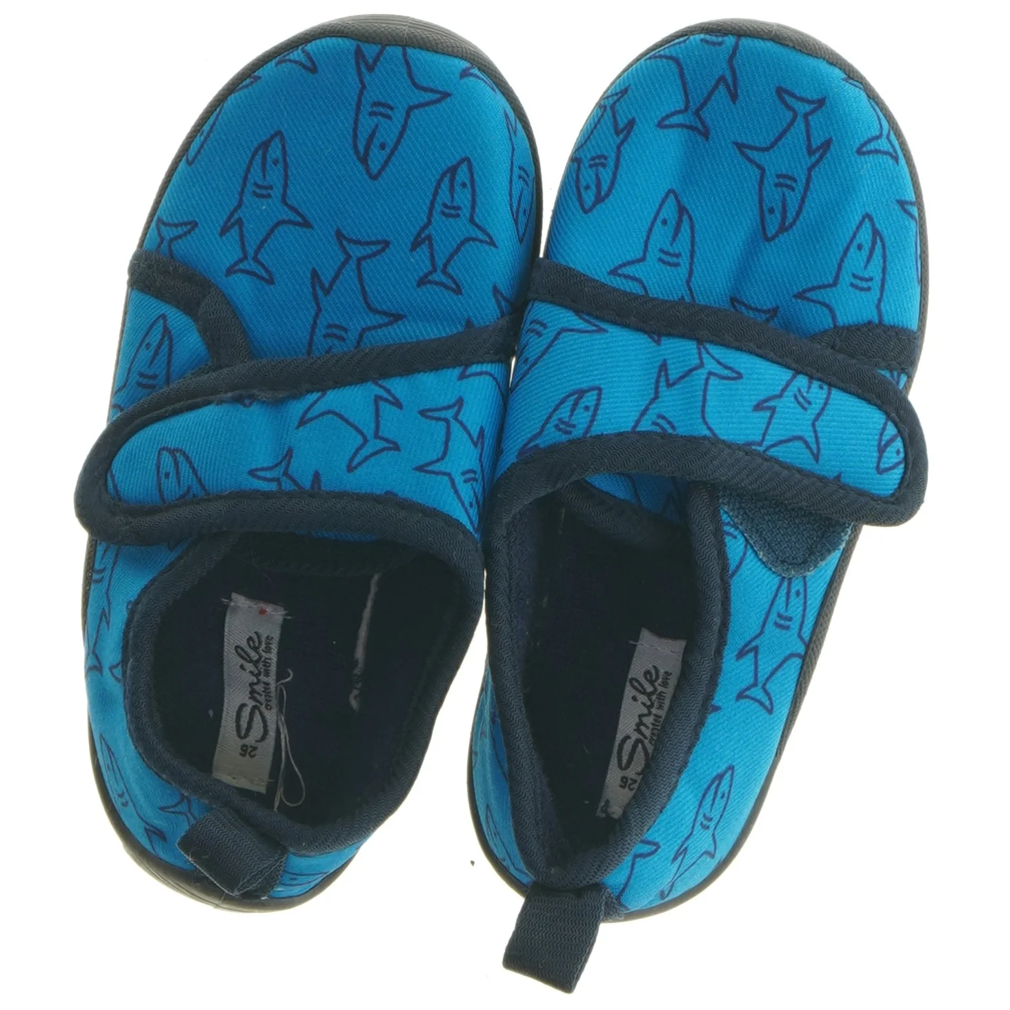 Børnesko med hajmotiv (str. 26 )