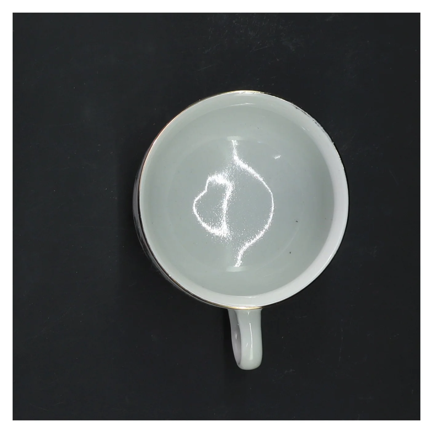 Porcelænskop med kristtorn motiv (str. Ø 7,5 cm)