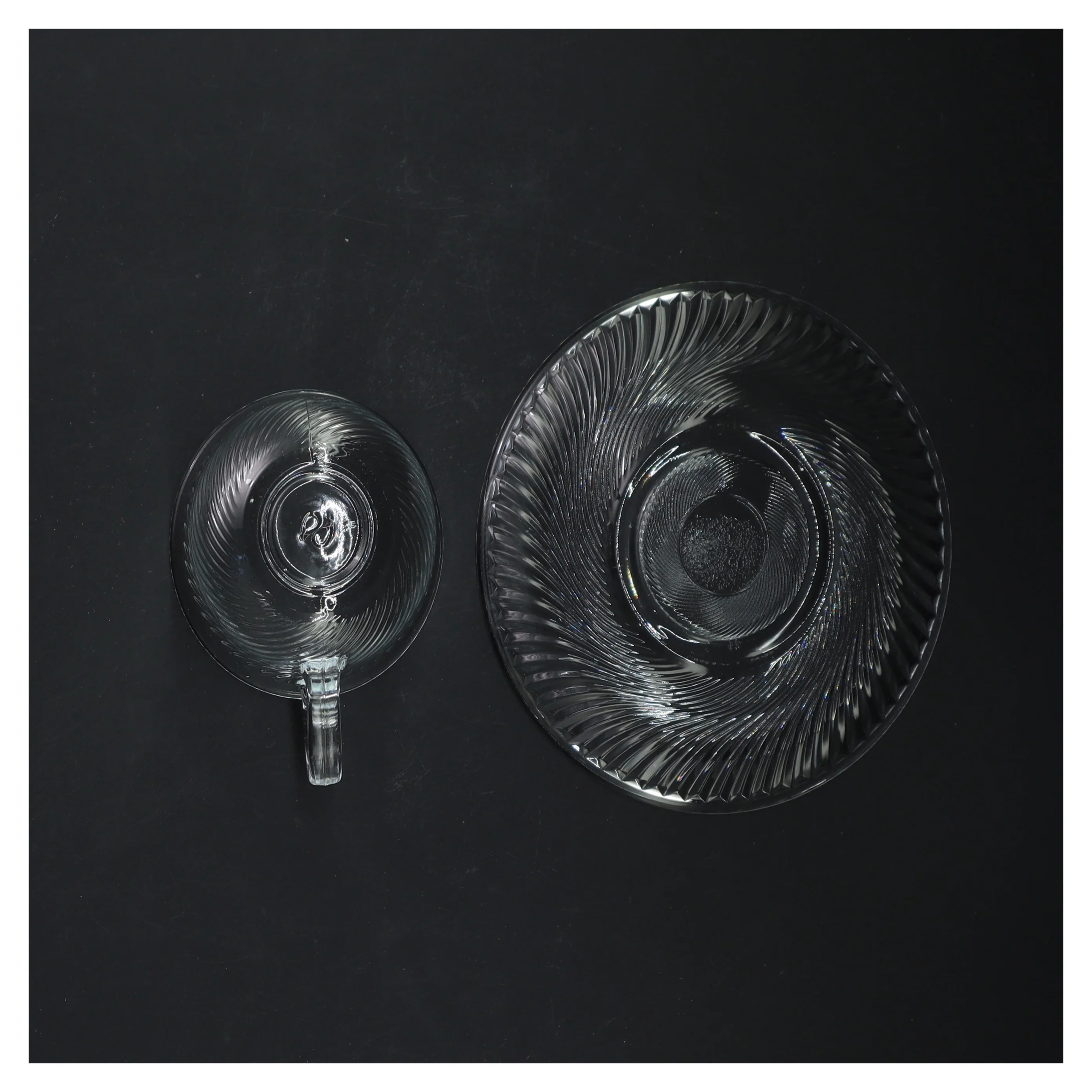 Glaskop med underkop (str. Ø 13,5 og 8 cm)