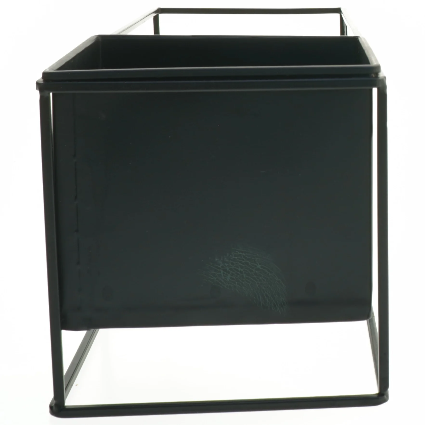 Sort hylde med boks fra Valse (str. 40 x 13 xh 13 cm)