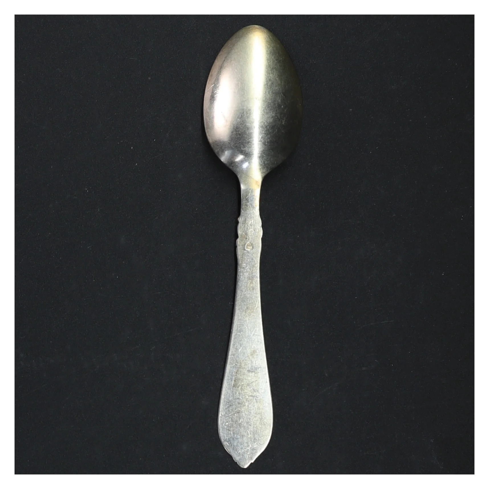 Sølvske med ornamentering fra Atla (str. 18 cm)