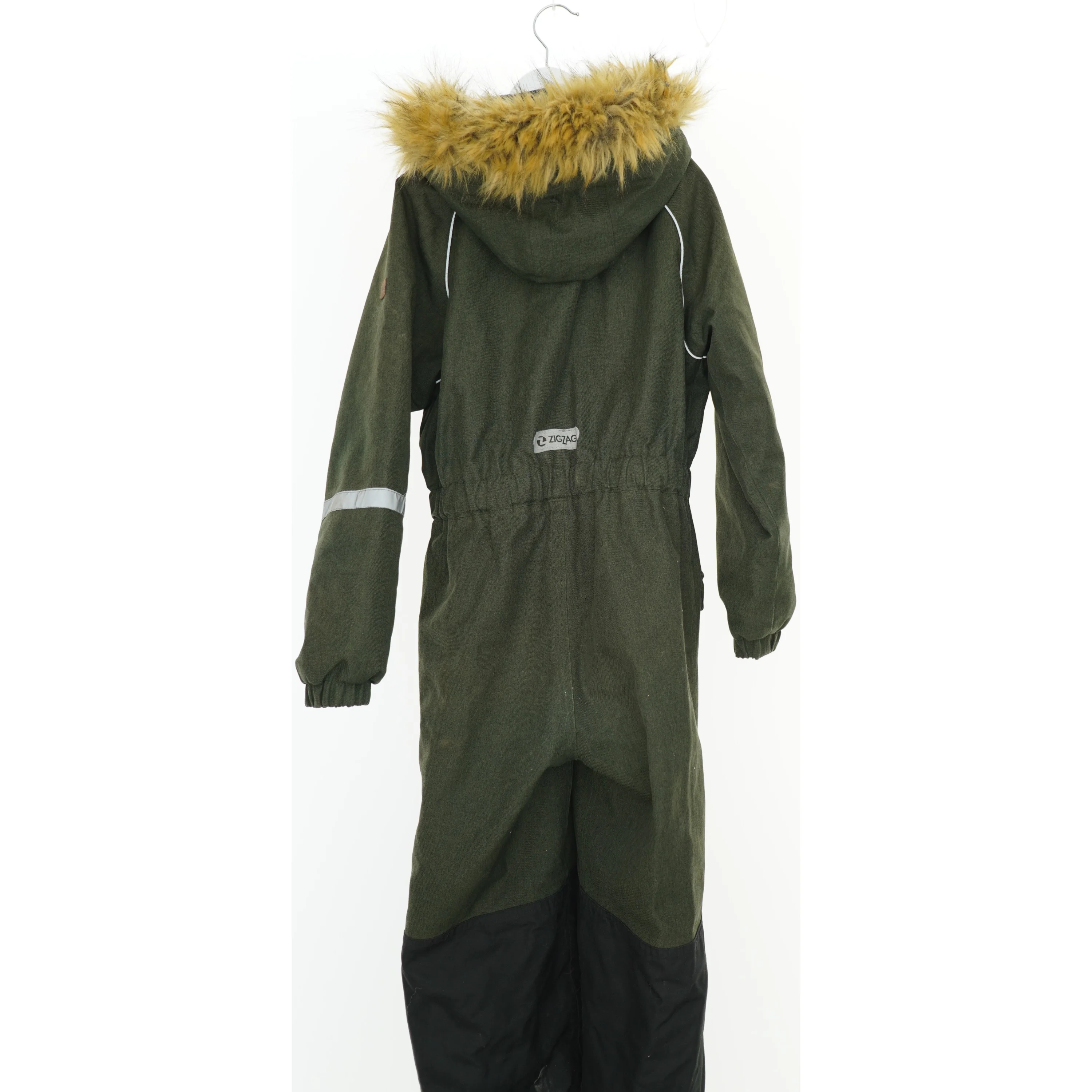 Heldragt med hætte og pels fra ZigZag (str. 158)