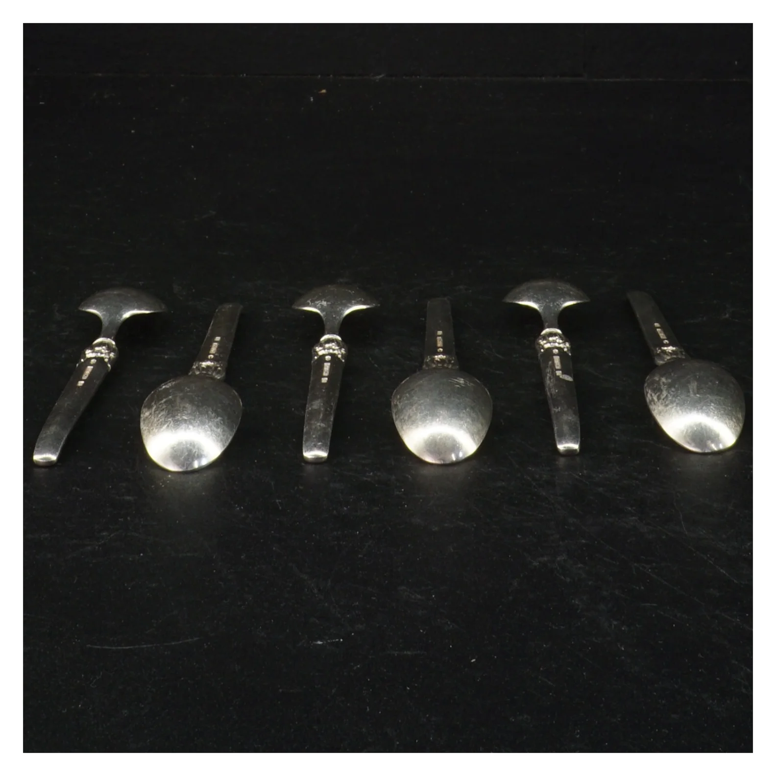 Sølvskeer med mønster (str. 12,5 cm)