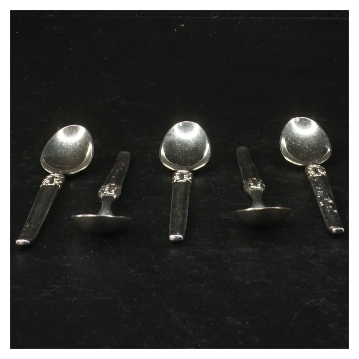 Sølvskeer med mønster (str. 12,5 cm)