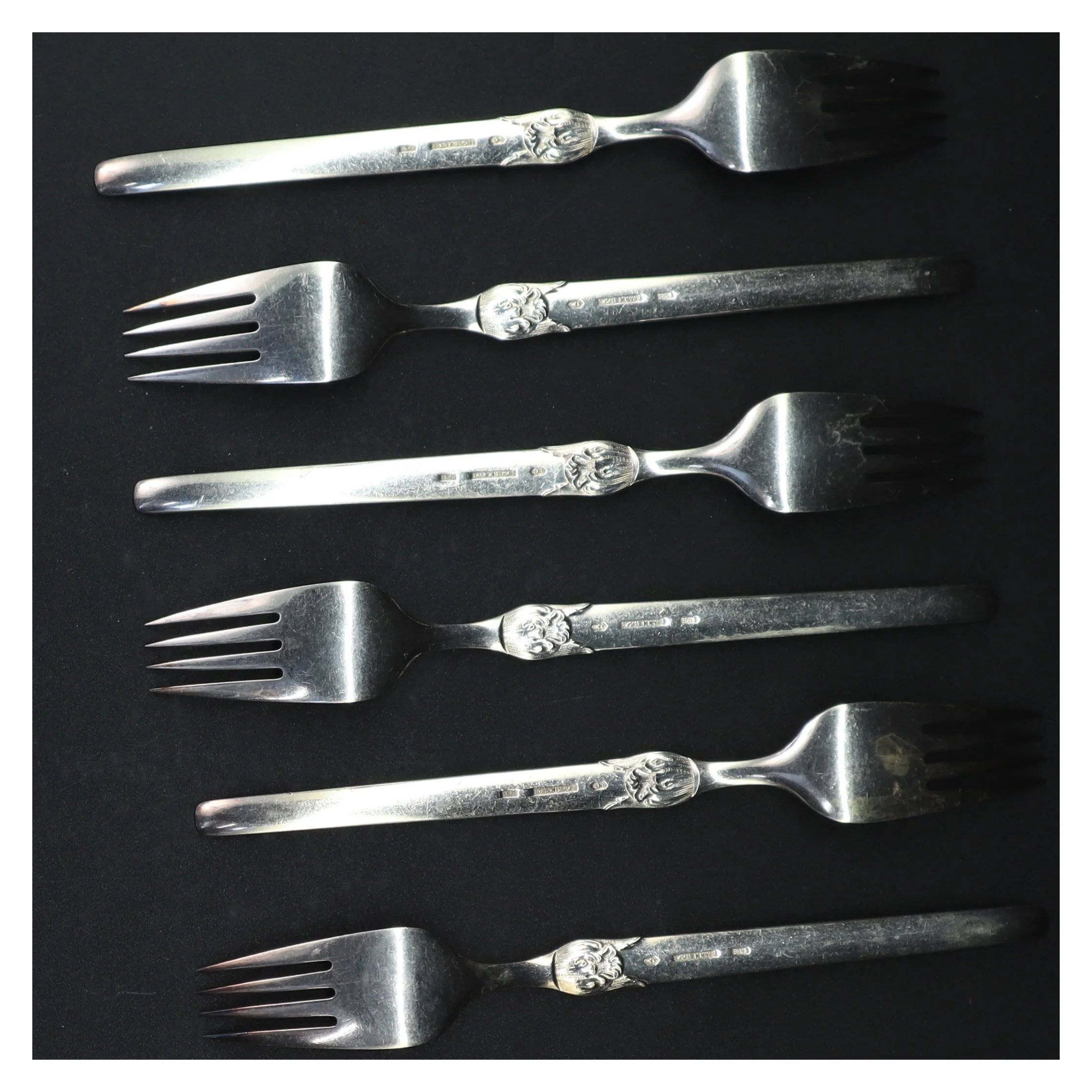 Sølvfarvede gafler med dekoration (str. 19,5 cm)