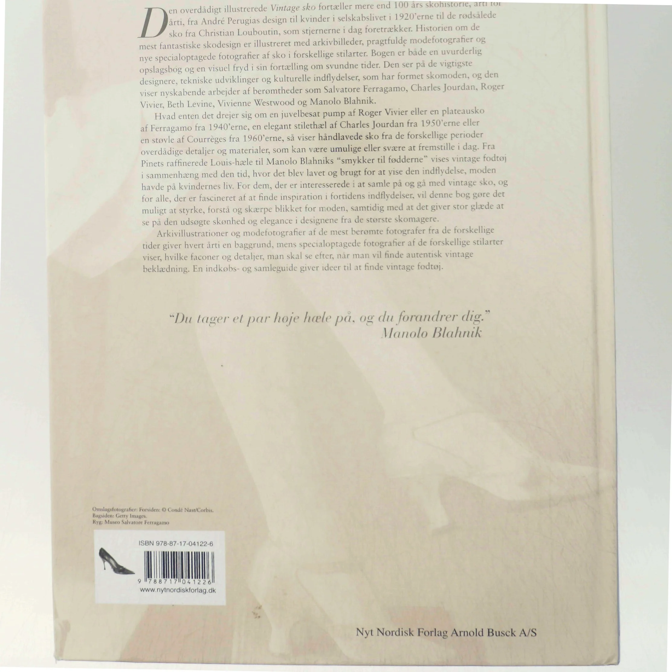 Vintage sko : en inspirerende rejse gennem det 20. århundredes designersko af Caroline Cox (Bog)