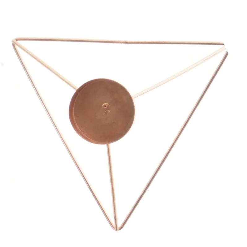 Minimalistisk lysestage i kobber (str. 15x15x10 cm)