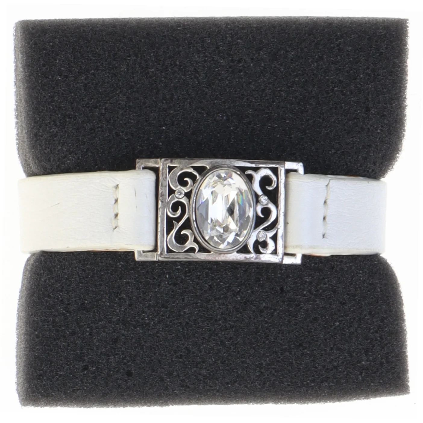 Dekorativt armbånd med stort smykke fra Dyrberg Kern (str. 22 cm)