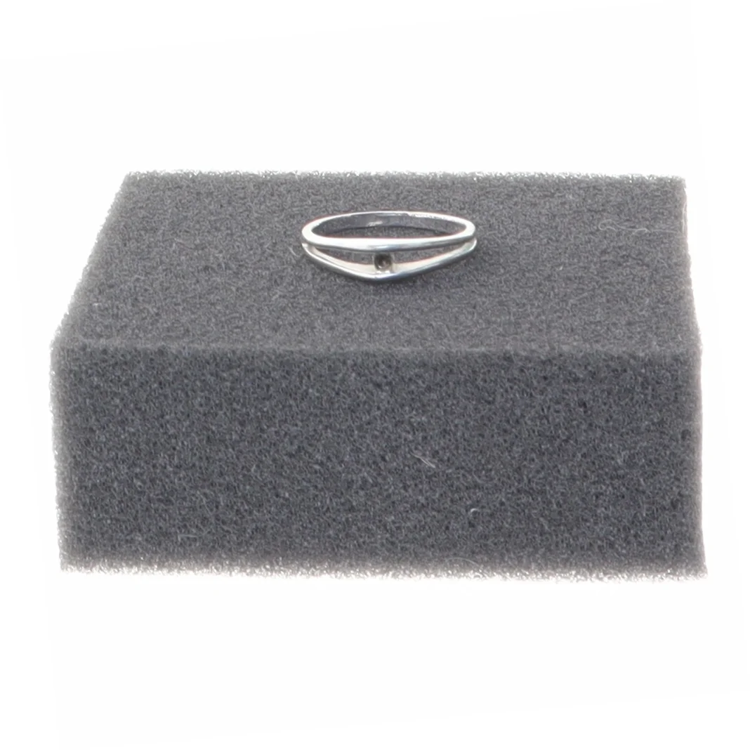 Sølvring med enkel sten