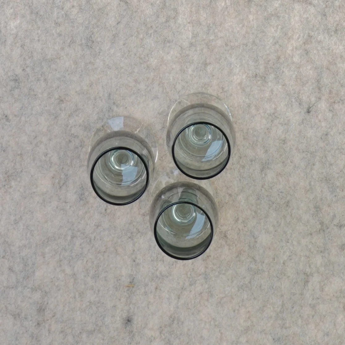 3 drikkeglas (str. 9 x 4 cm)