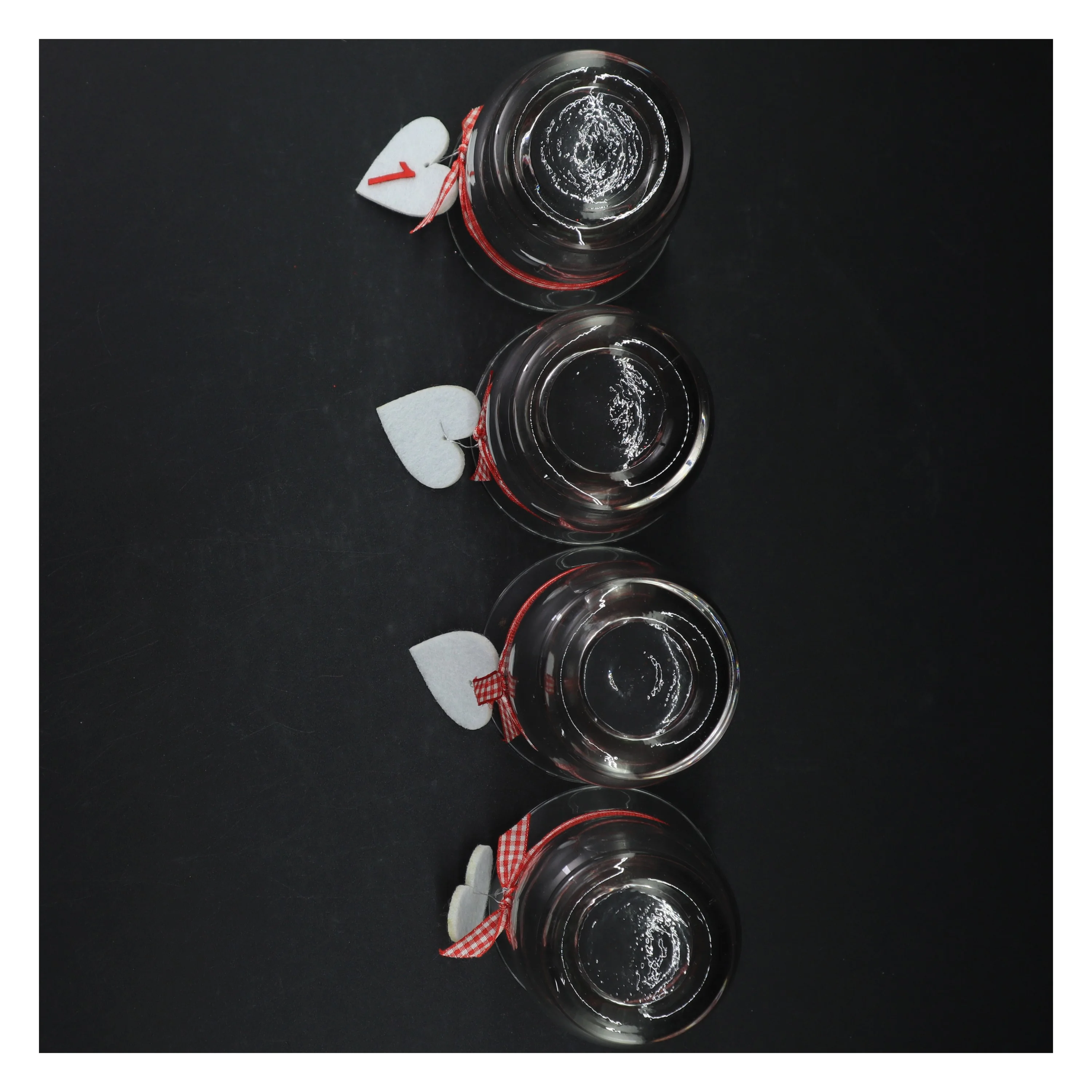 Fire advents lysestager med tallene 1-4 (str. H. 10,5 cm. ø 9 cm)