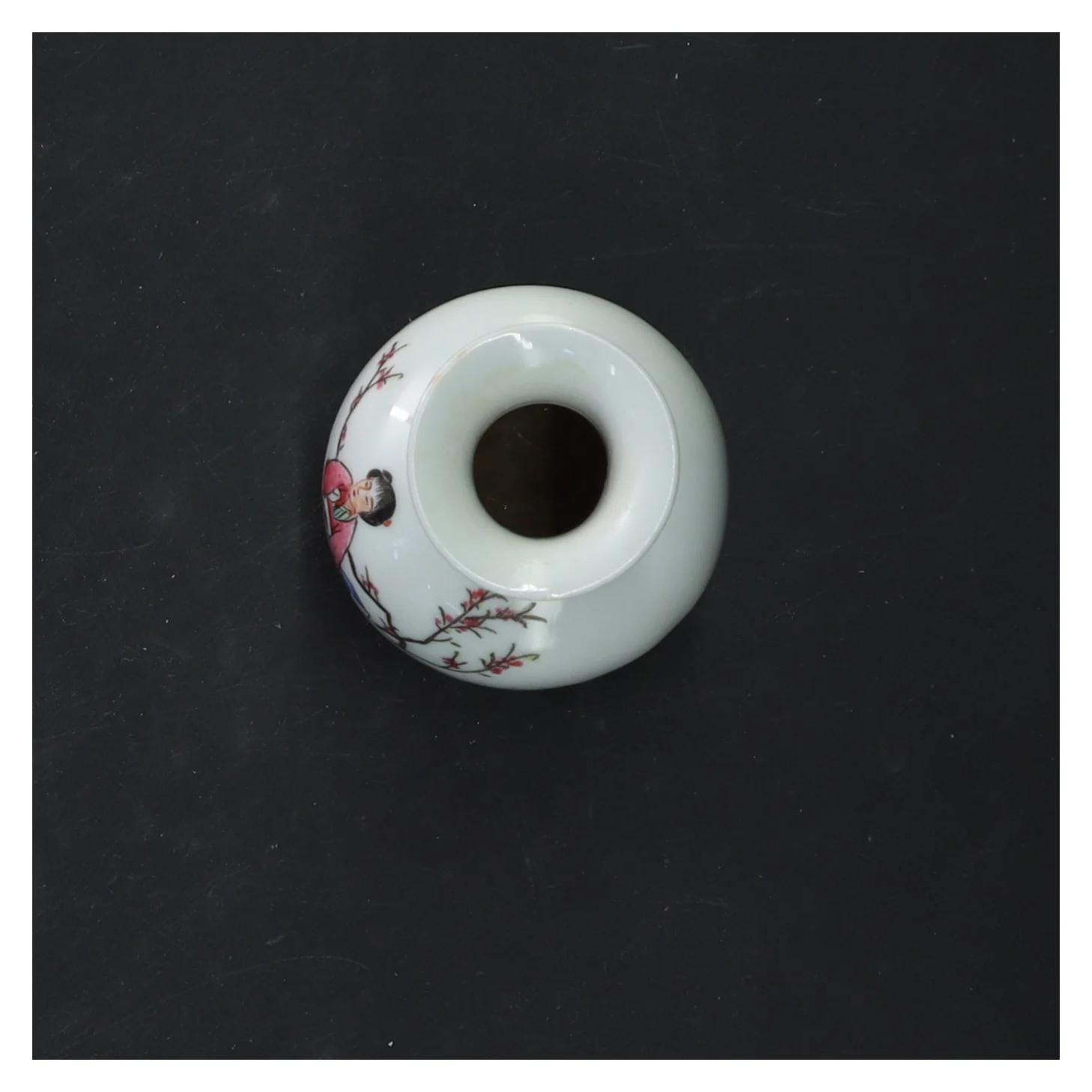 Dekorativ keramikvase (str. 8x6 cm)