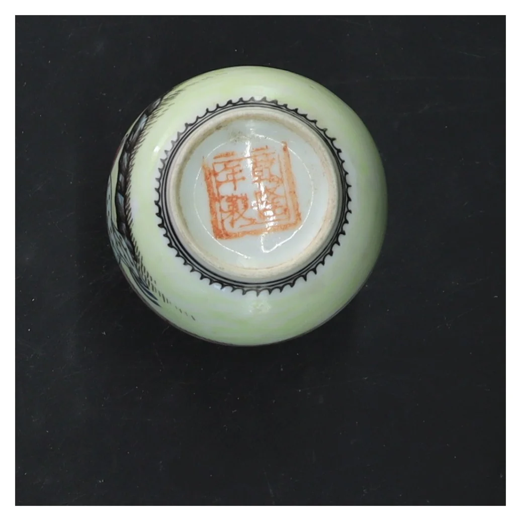 Dekorativ keramikvase (str. 8x6 cm)