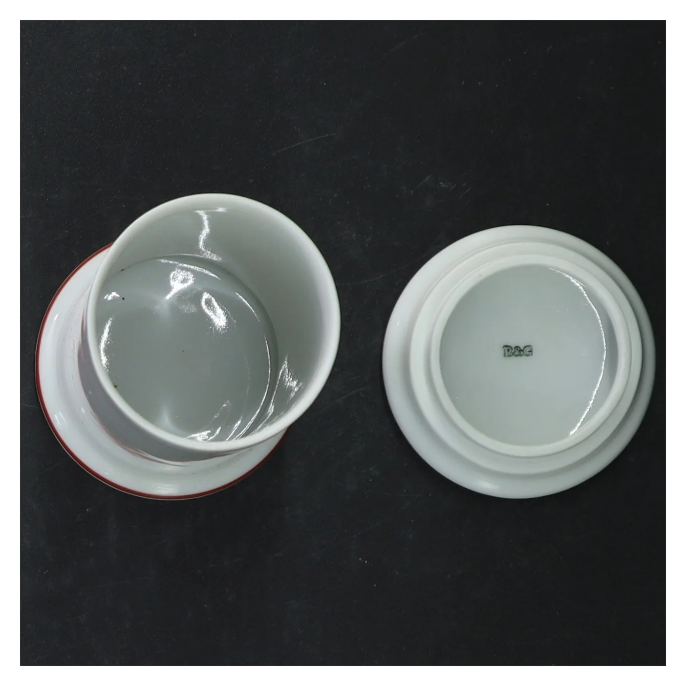 Bing & Grøndahl porcelænsdåse med låg til bagepulver fra B&G (str. 11 cm)