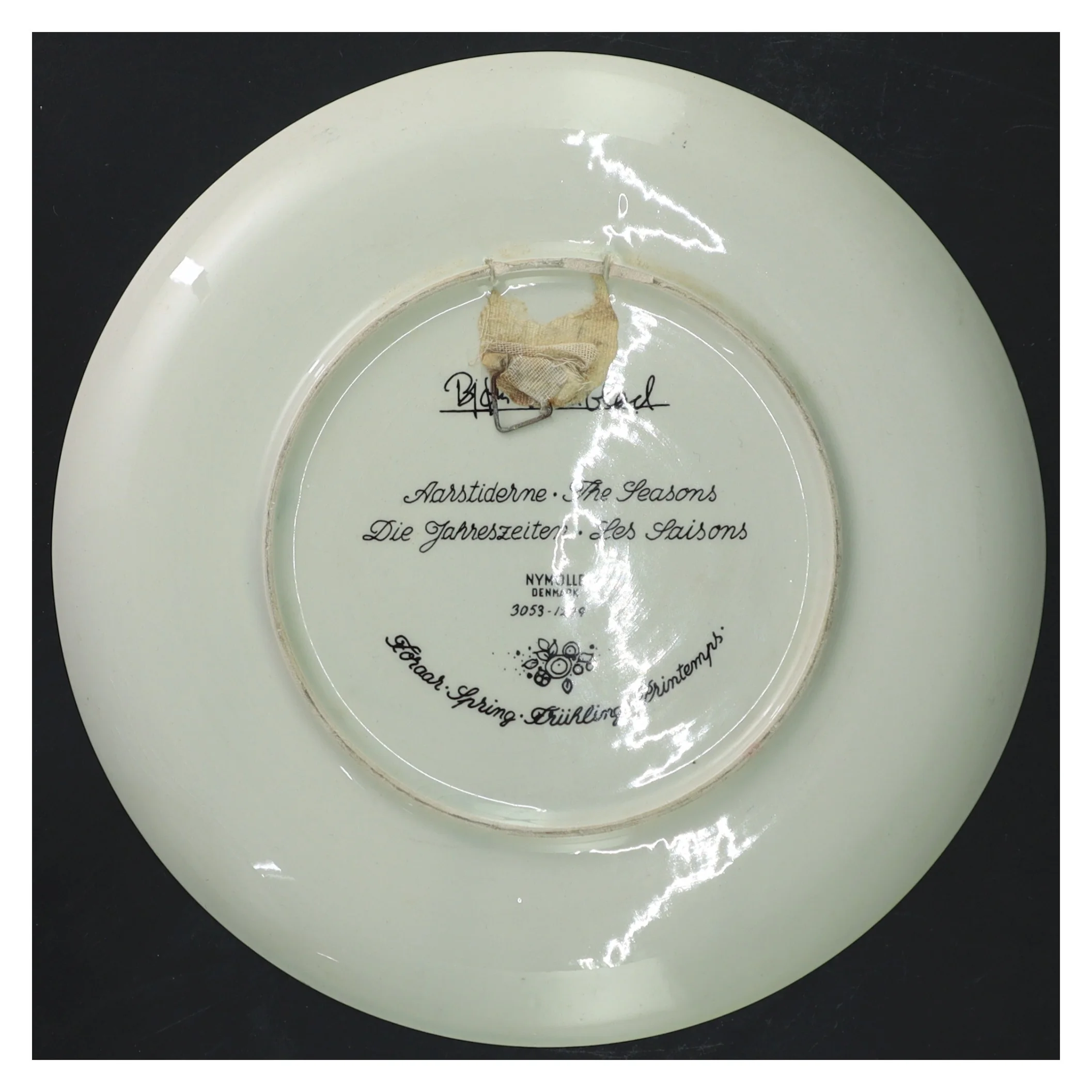 Dekorativ tallerken med mønster fra Bjørn Wiinblad (str. Ø 22 cm)