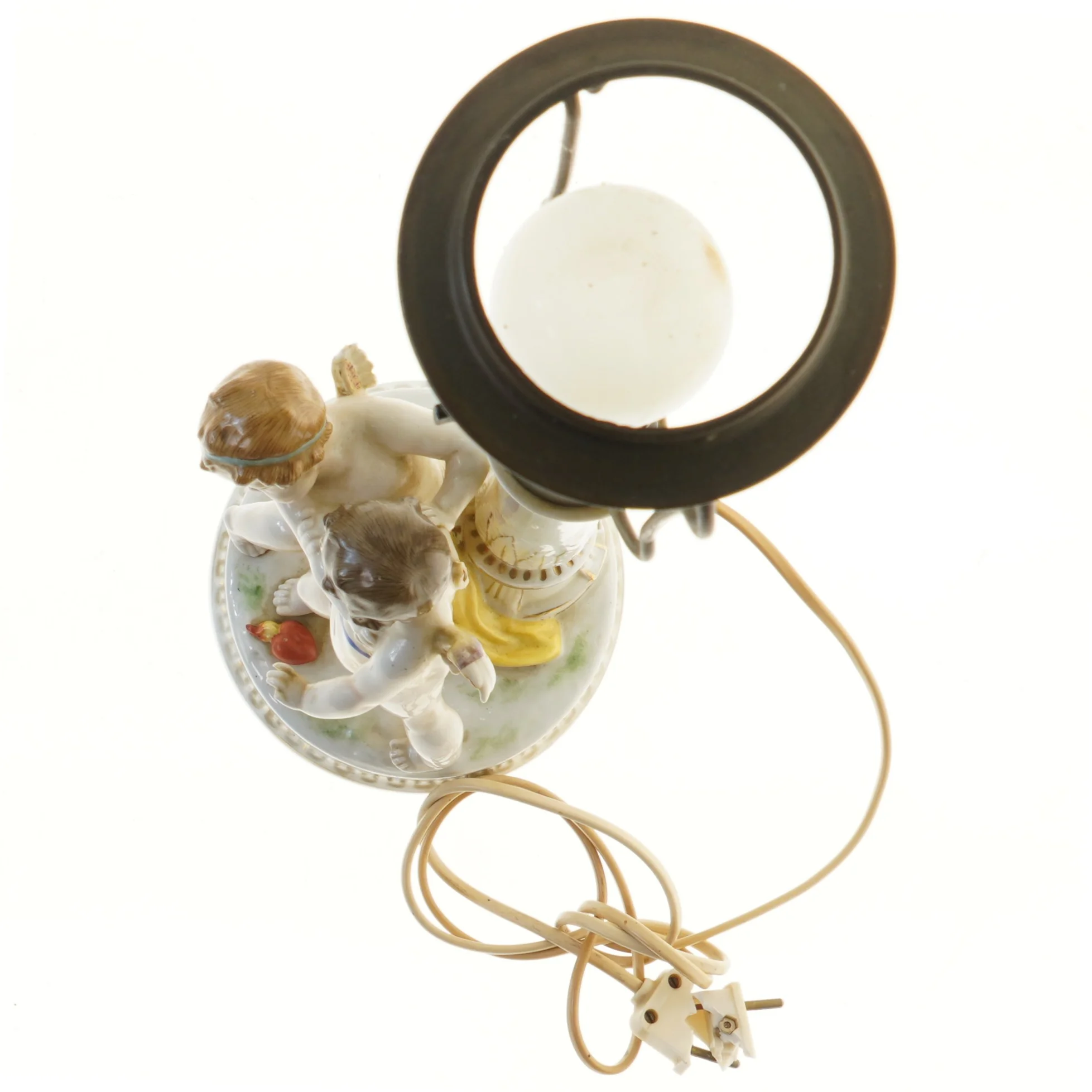 Porcelænsbordlampe med figurer (str. 54 cm)