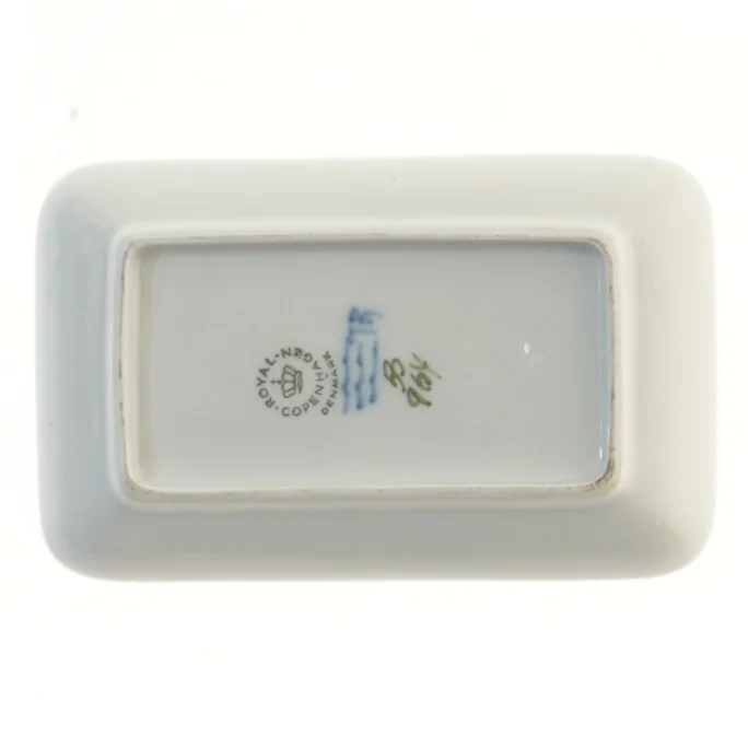 Royal Copenhagen porcelænsbakke med blomstermotiv fra Royal Copenhagen (str. 13x8 cm)