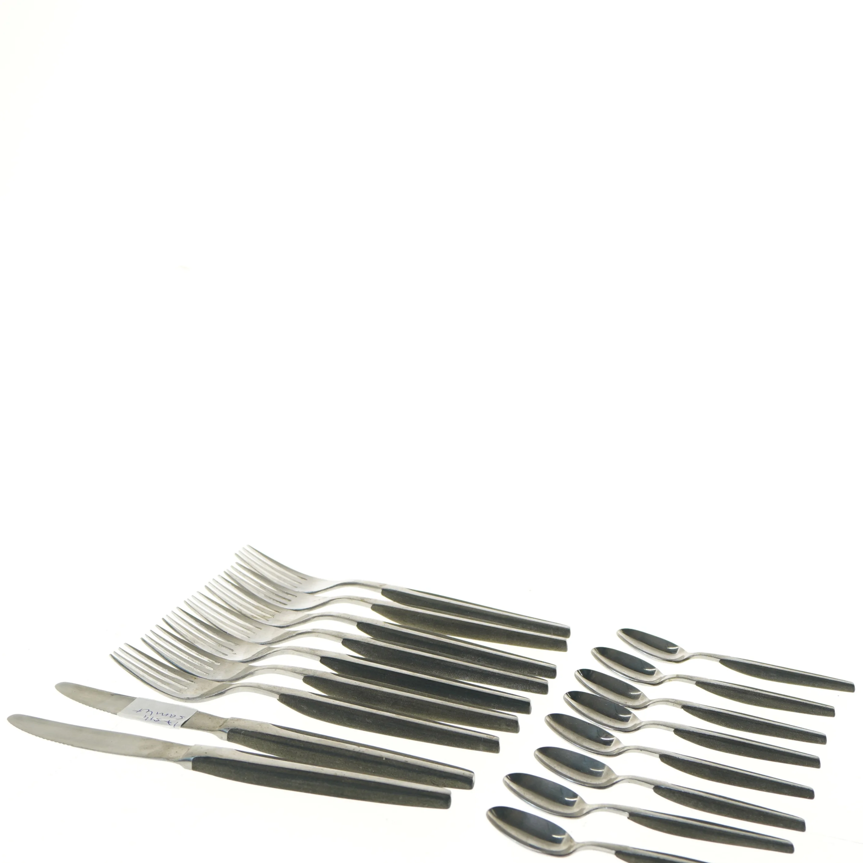 Bestiksæt i rustfrit stål med knive, gafler og skeer fra Andy Auni (str. 21-12 cm)