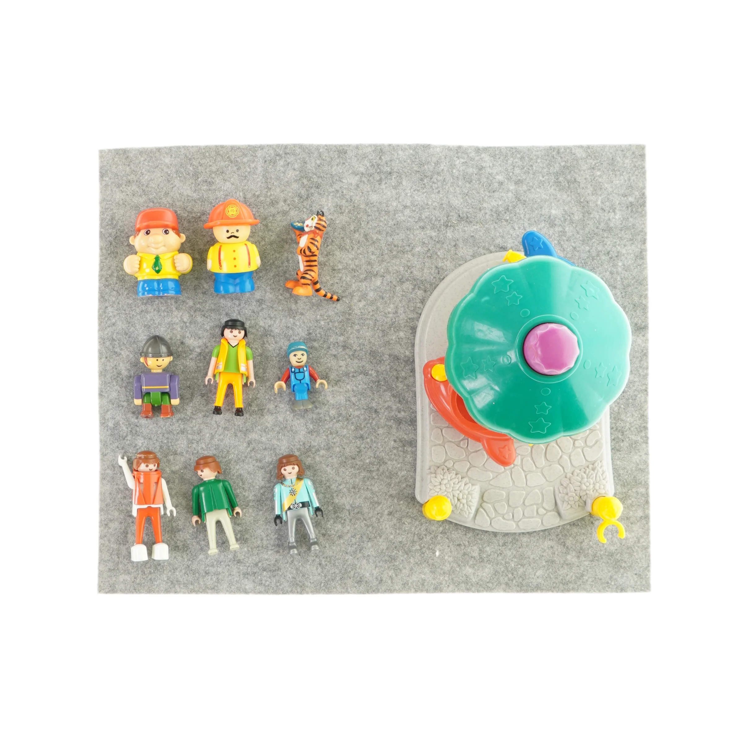 Gyngestativ og blandede figurer (str. LBH: 21x15x22 cm )