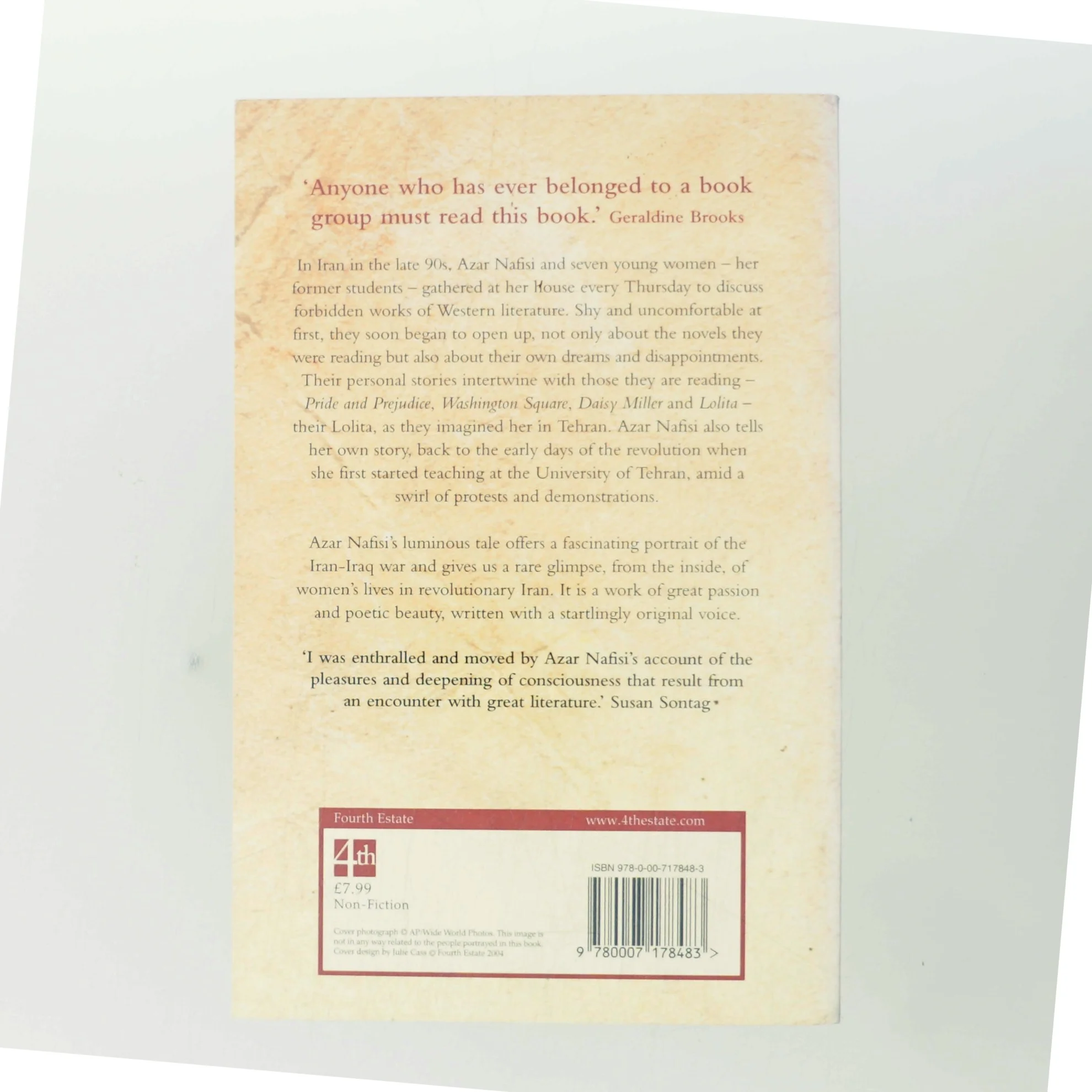 Reading Lolita in Tehran : a memoir in books af Azar Nafisi (Bog)