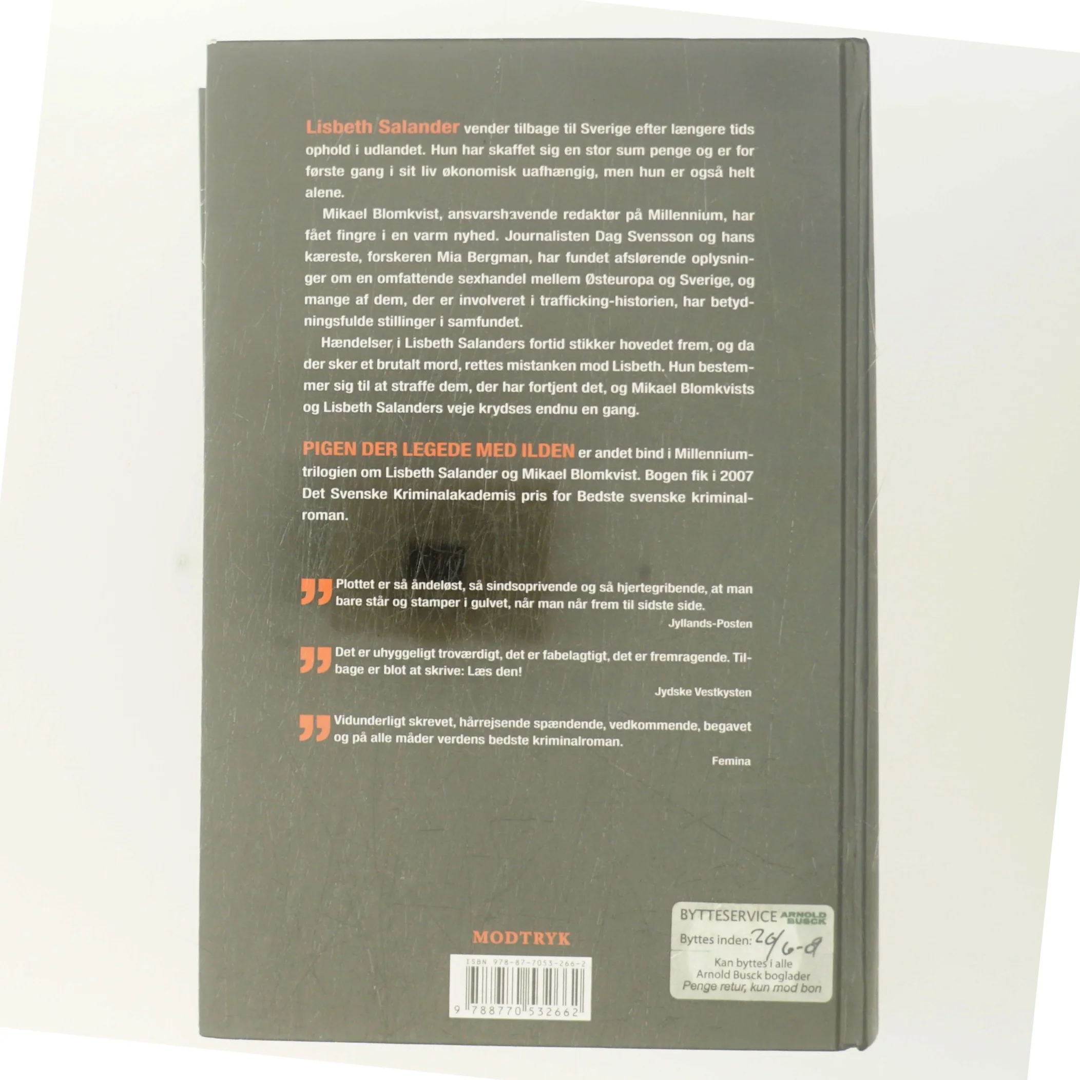 Pigen der legede med ilden af Stieg Larsson (Bog)