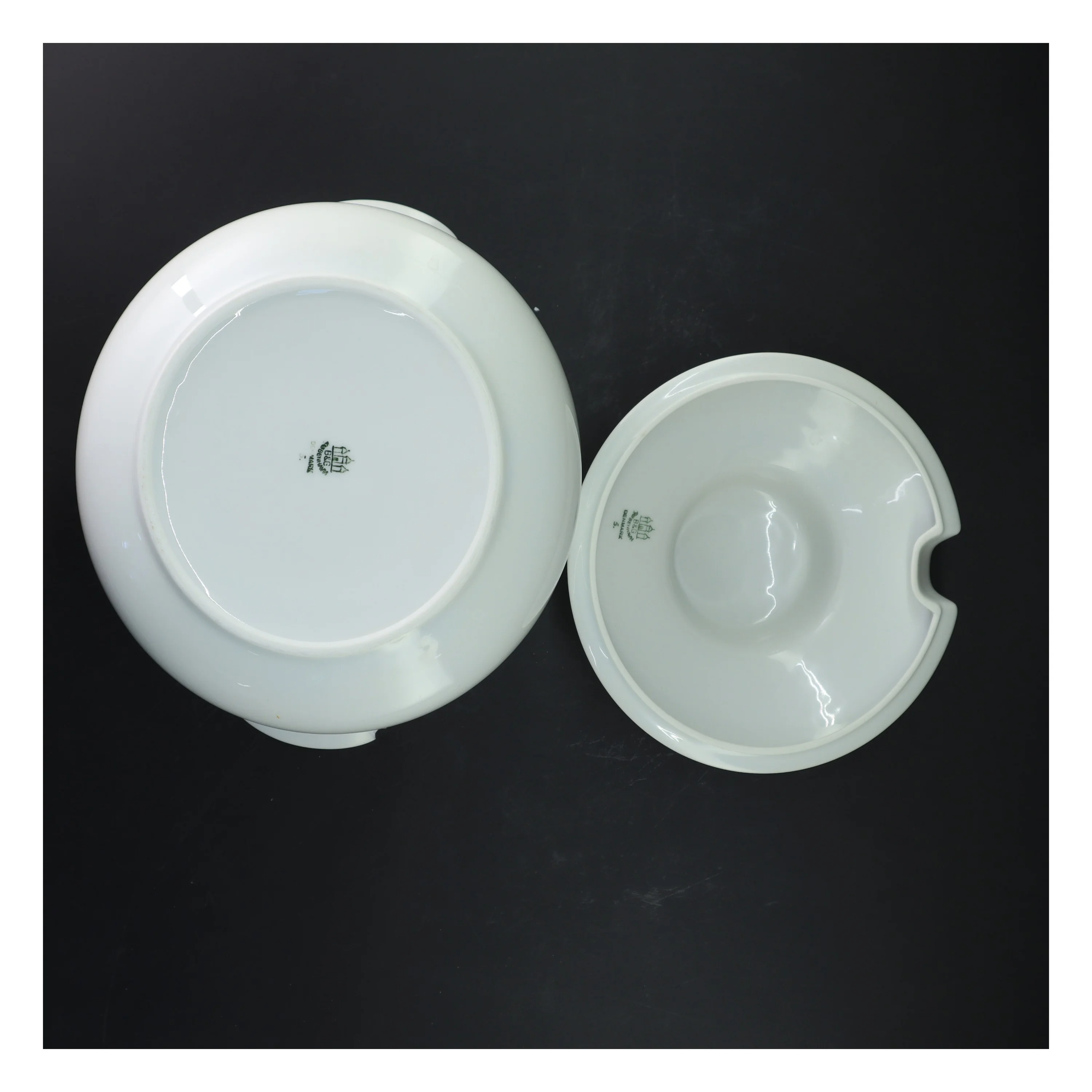 Hvidpot  porcelænsterrin med låg fra B&G (str. Ø 21x h 18,5 cm)