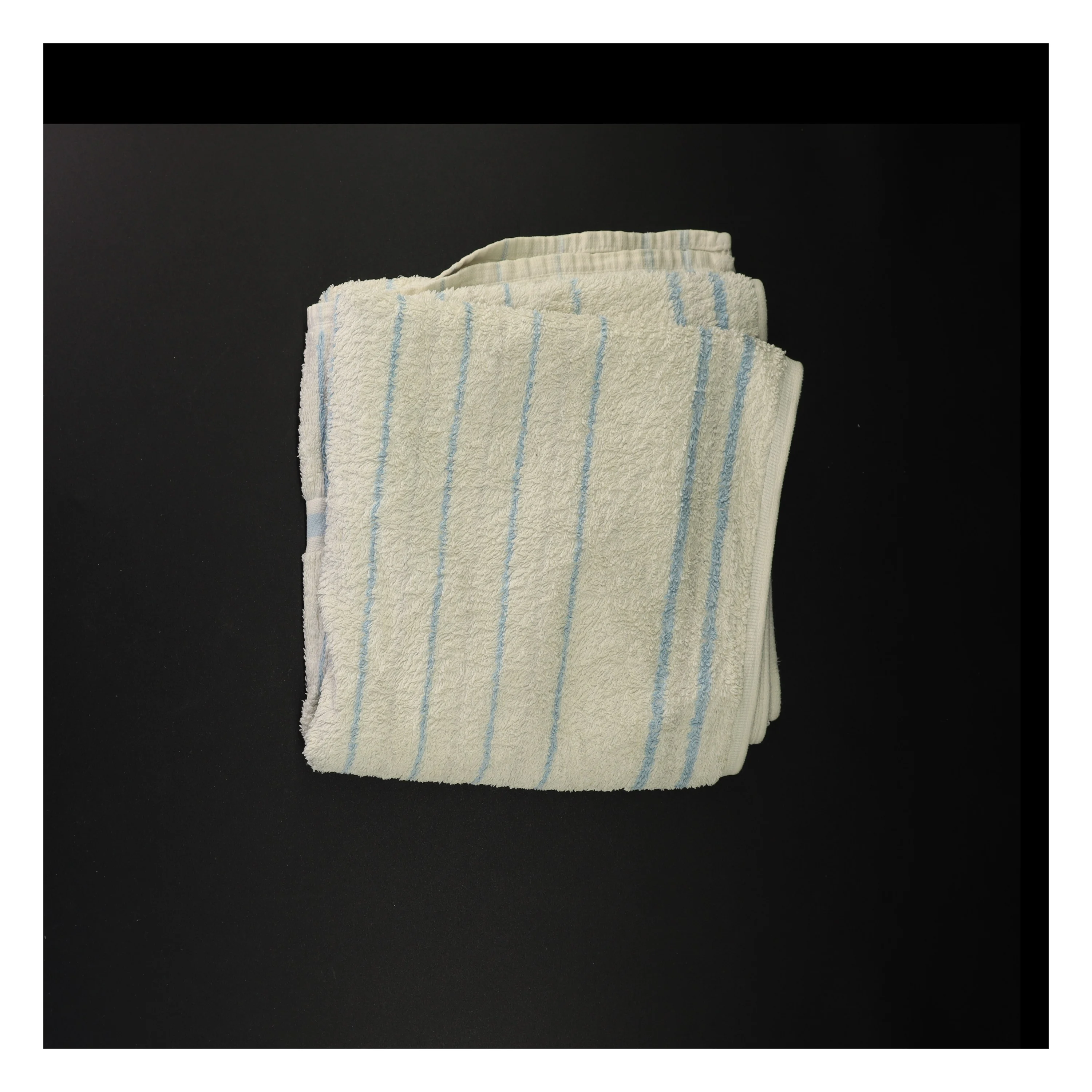 Håndklæde med blå striber (str. 90 x 49 cm)