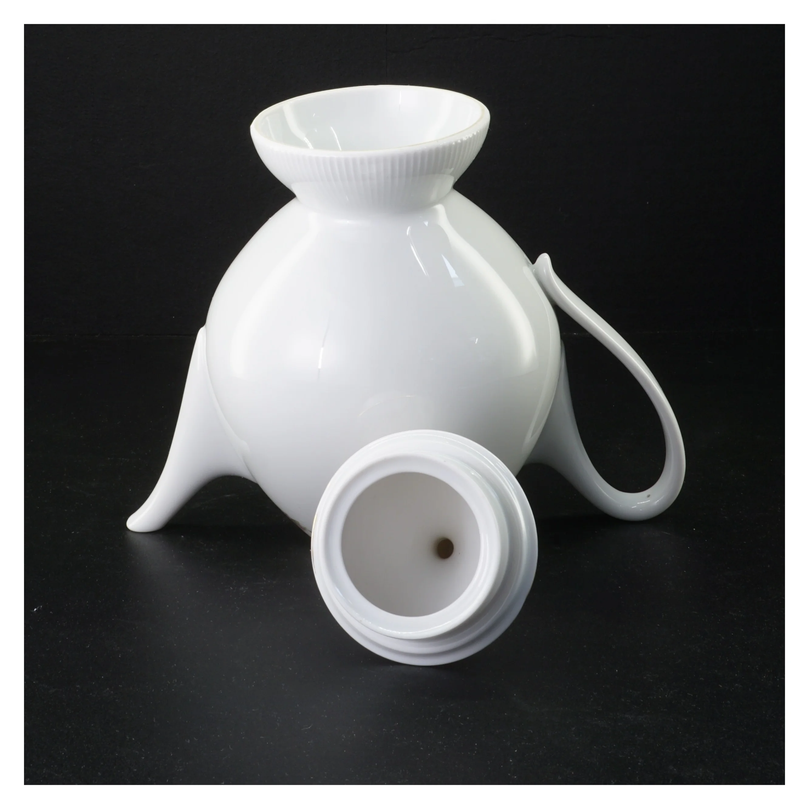 Porcelæn tekande med blomstermotiv fra Benedikte (str. 26 x 14 cm)