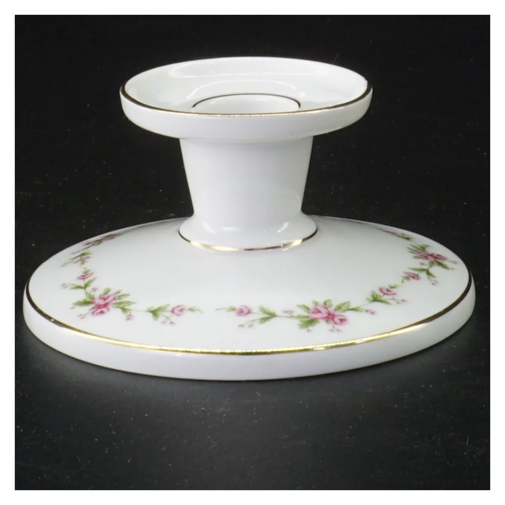 Porcelænslysestage fra Benedikte (str. 6 x 11 cm)