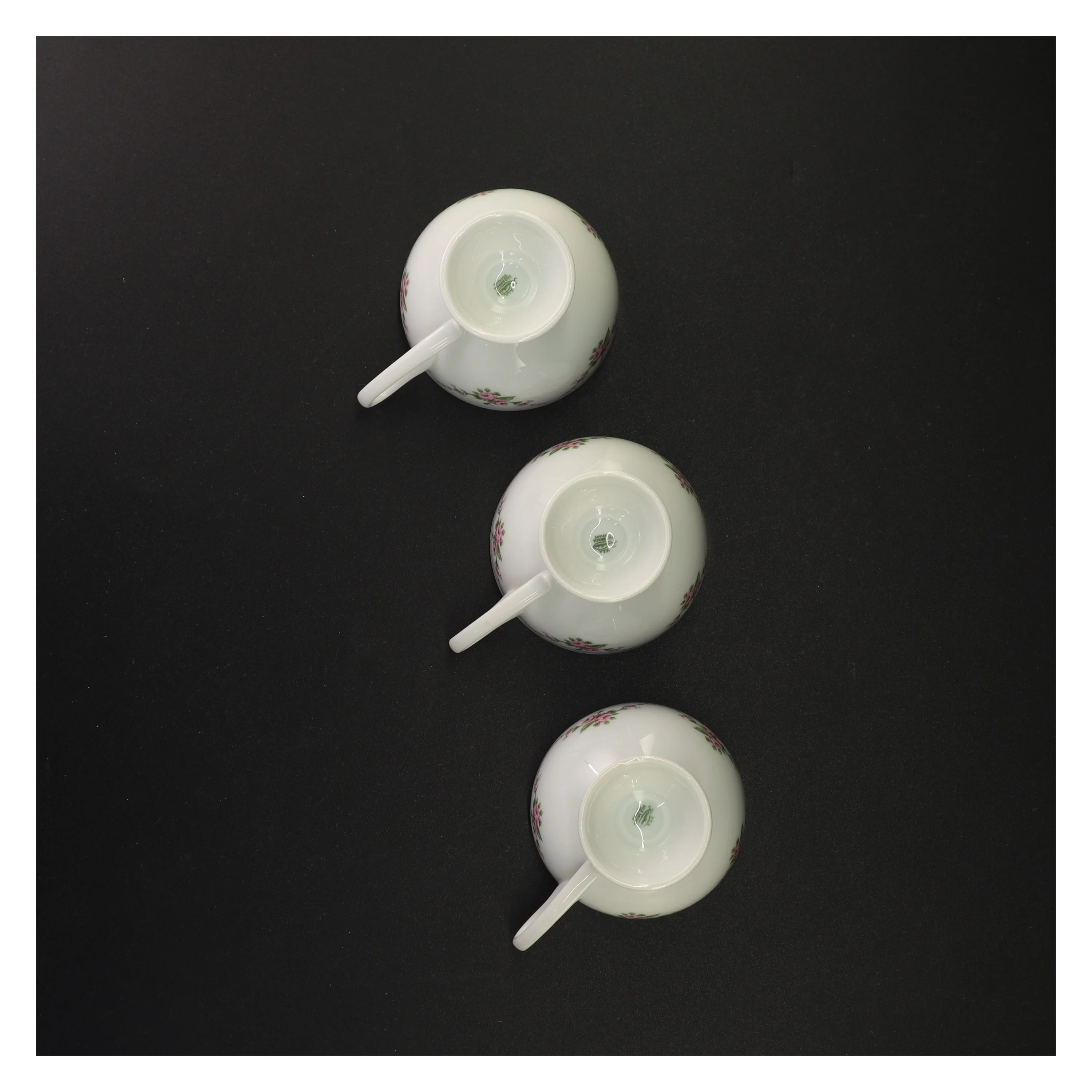 Porcelænskopper med blomstermotiv fra Benedikte (str. 7 x 10 cm)