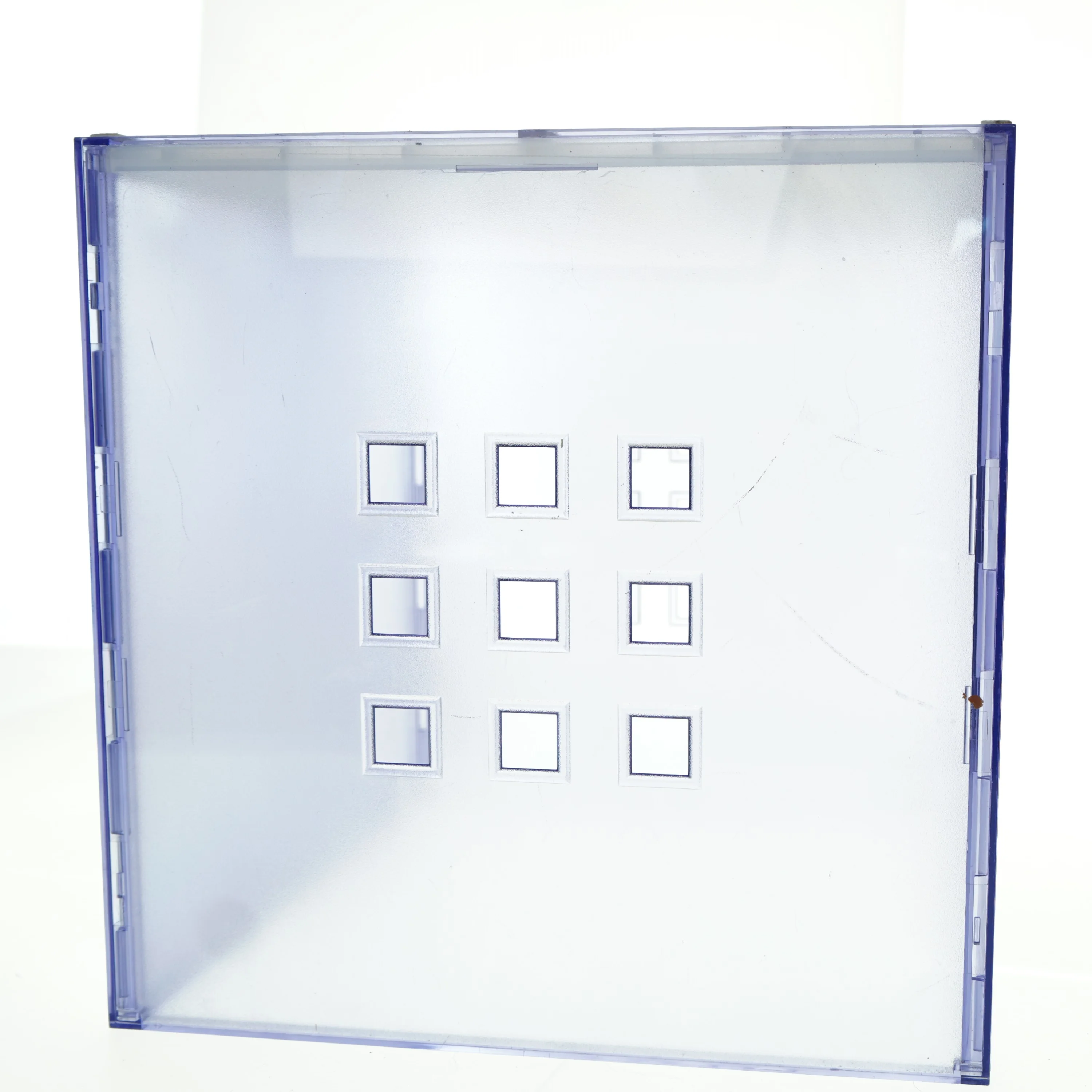 Gennemsigtig opbevaringskasse (str. H treogtredve cm 33 x 37 cm)