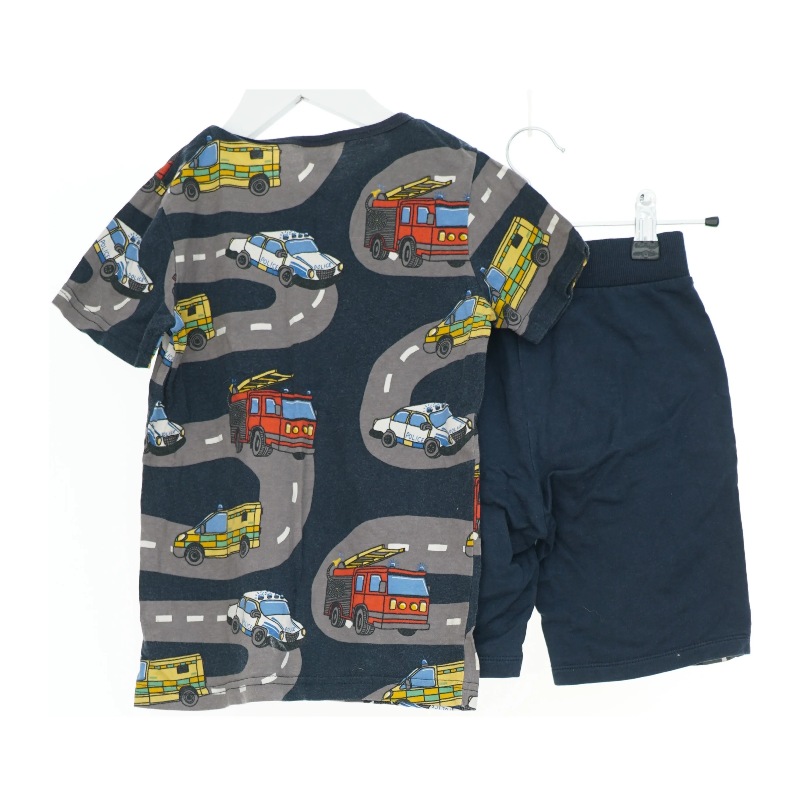 Børnesæt med bilprint fra Lindex (str. 116)