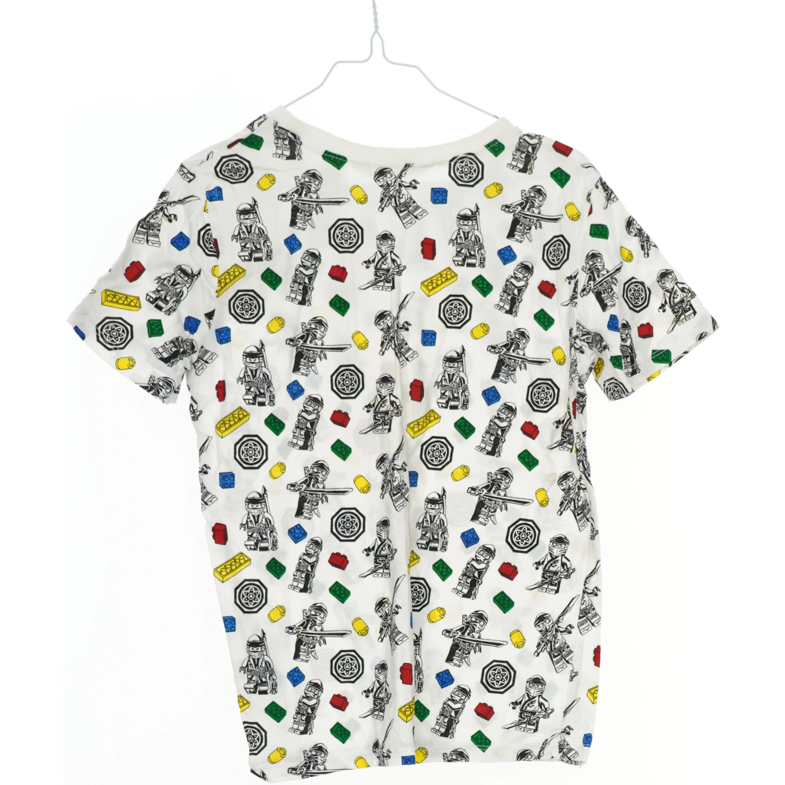 T-shirt med LEGO Ninjago-motiv fra H&M (str. 140)
