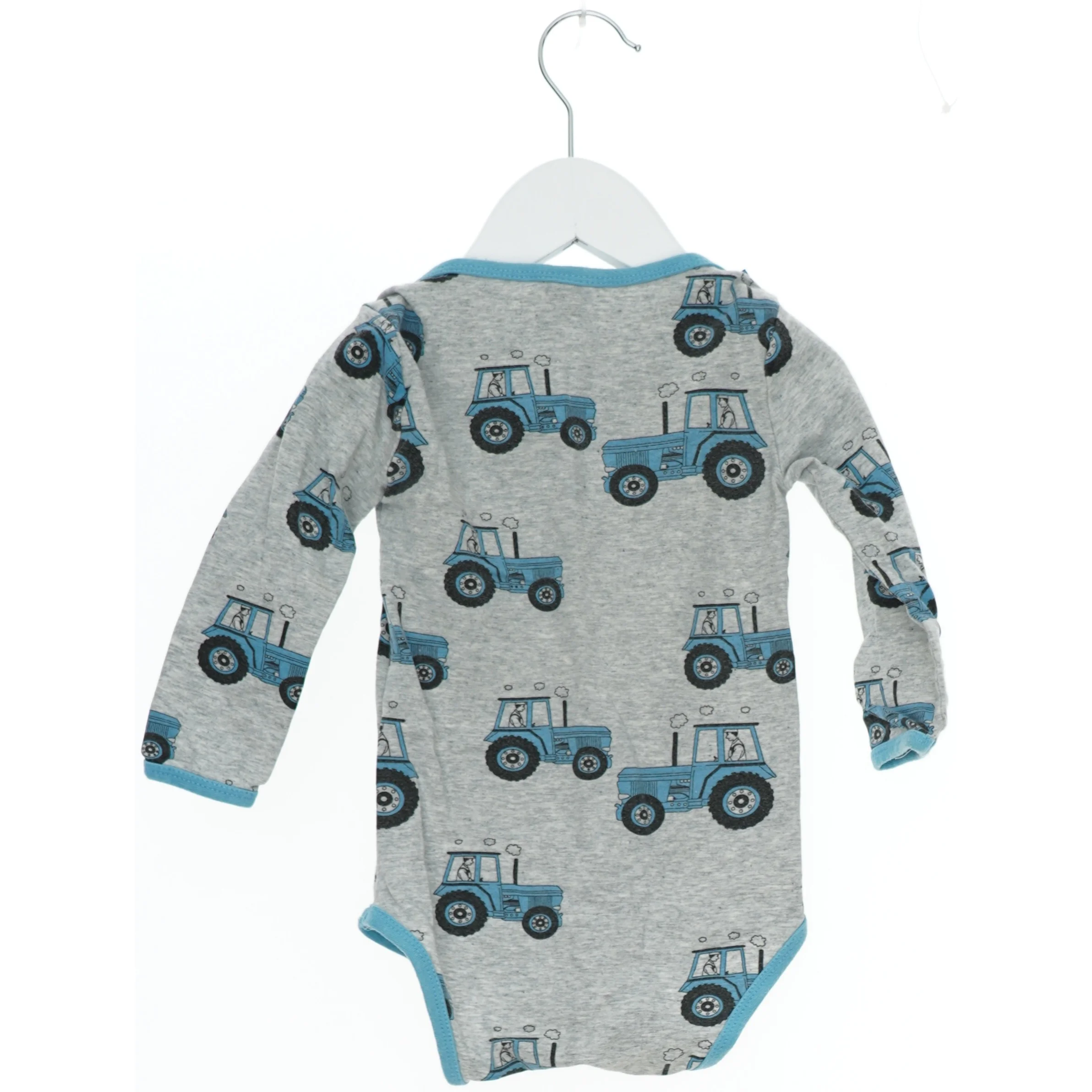 Body med traktorprint fra Småfolk (str. 74)