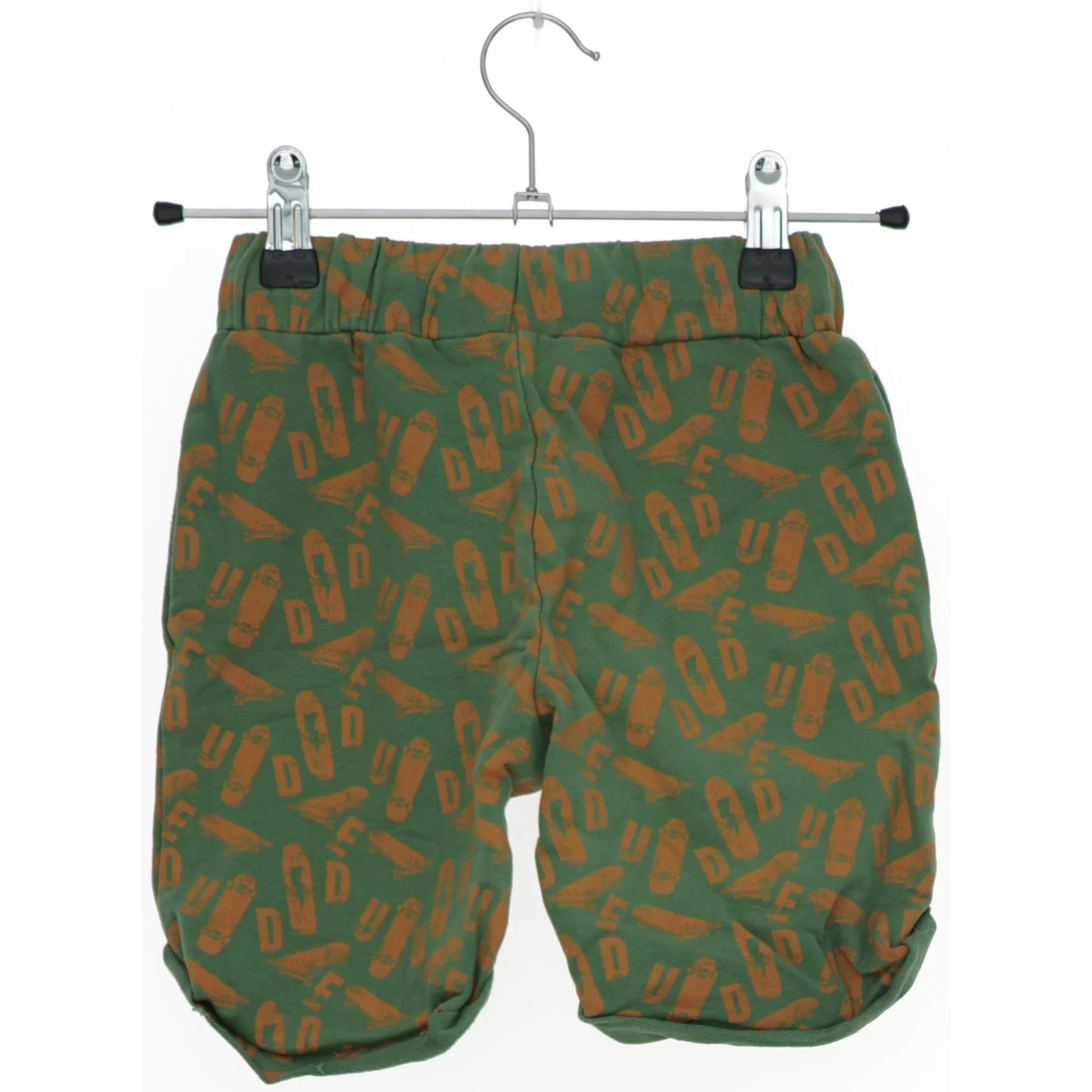 Børneshorts med skateboard-print fra Friends (str. 116)