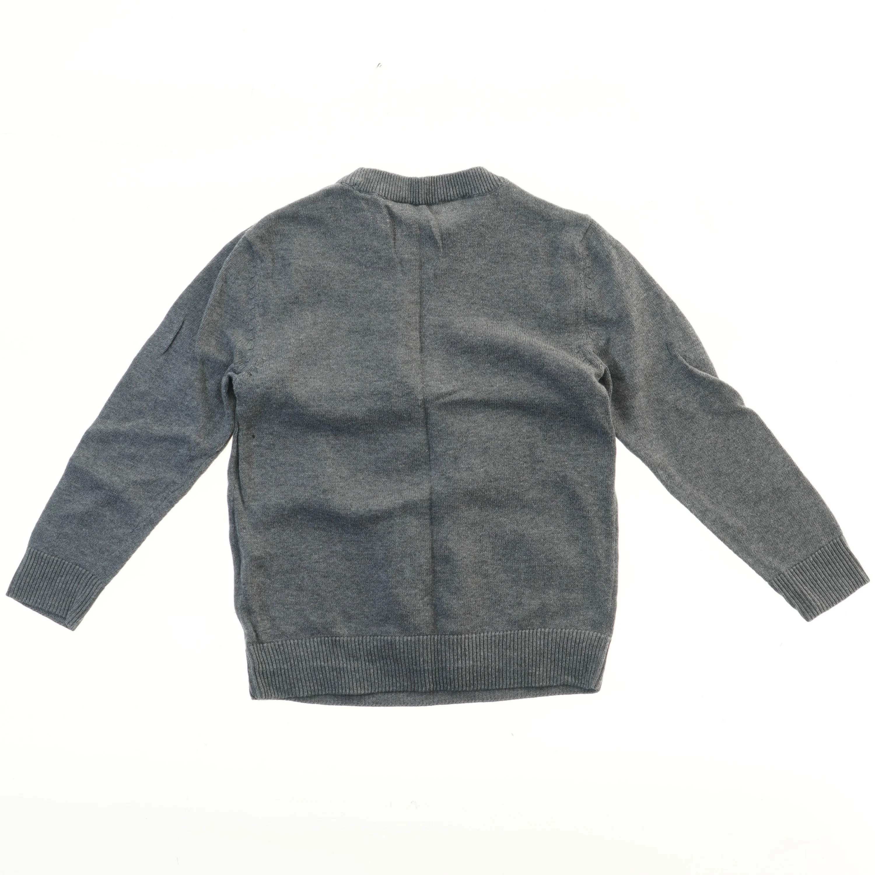 Grå trøje med julemotiv fra H&M (str. 104)